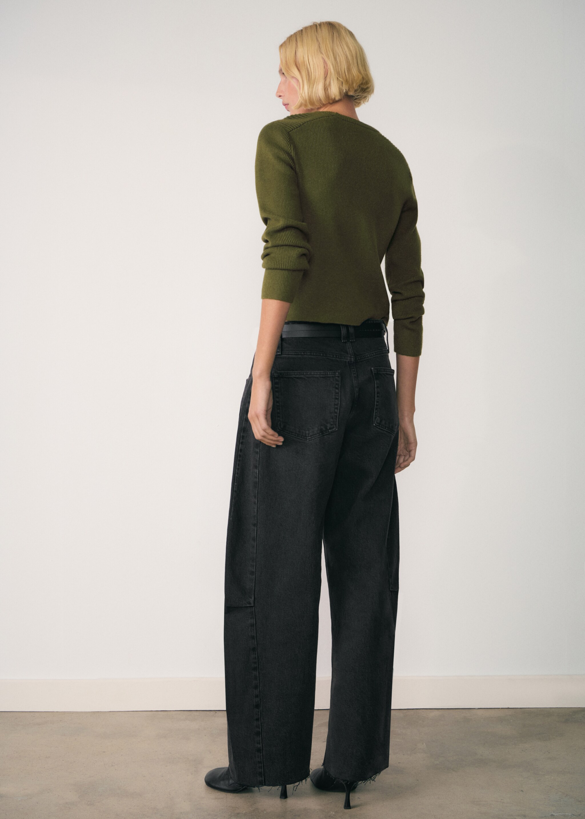 Sweater with jewel buttons - Reverse of the article, Khaki. Ref: 77007698-00.
