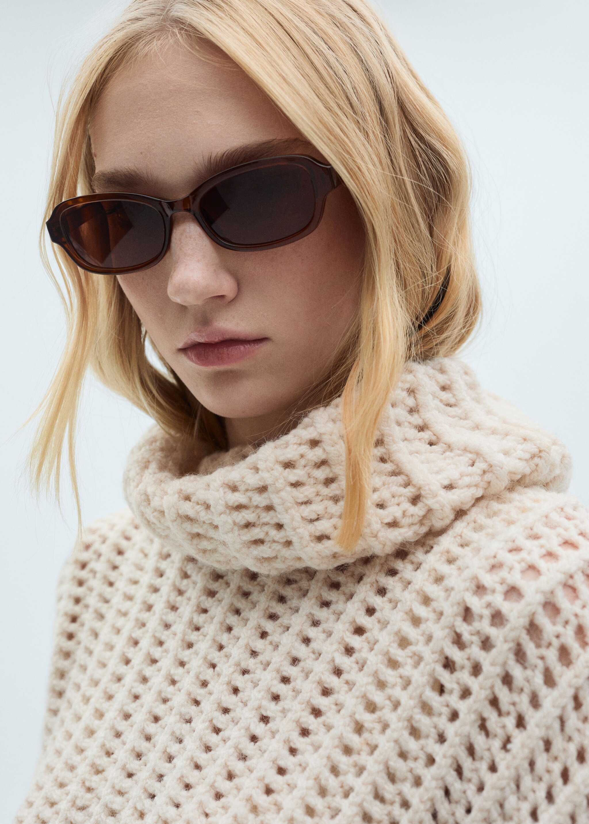 Openwork turtleneck sweater - Details of the article 1, Ecru. Ref: 77007715-00.