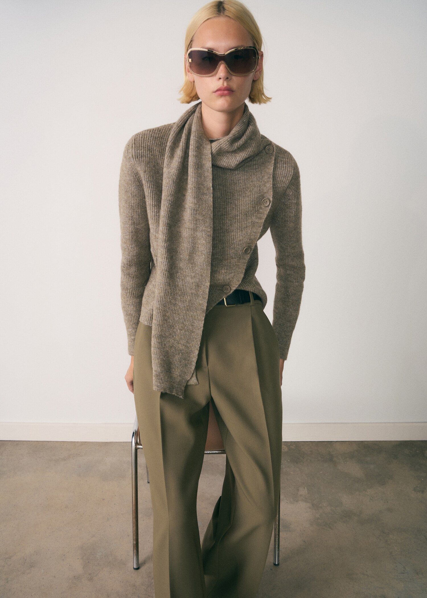 Pull-over col écharpe boutons - Plan moyen