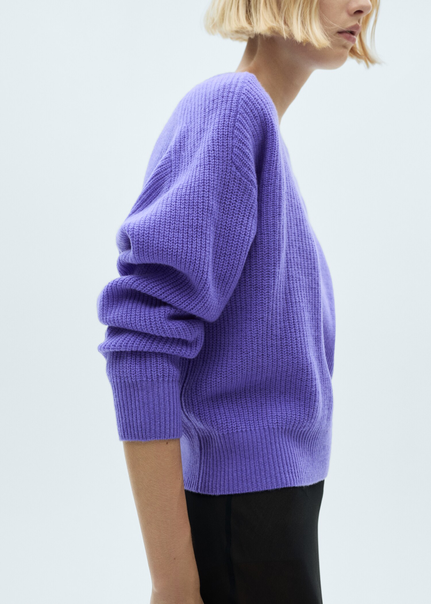 Wollpullover in Cropped-Länge - Mittlere Ansicht