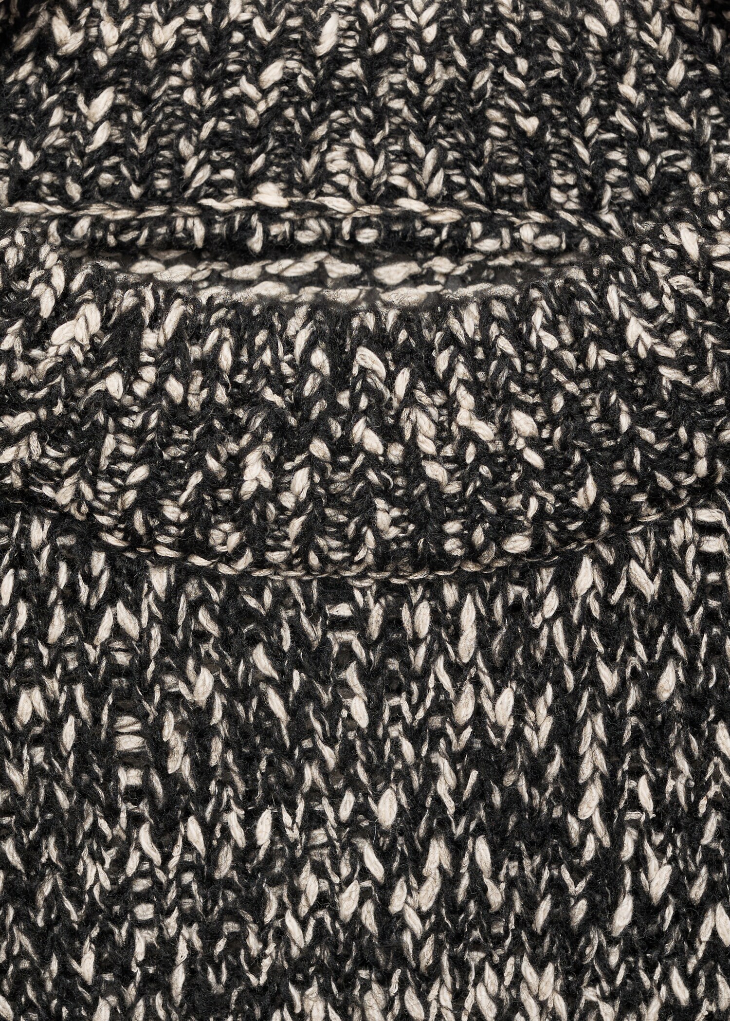 Mottled round-neck sweater - Details of the article 8