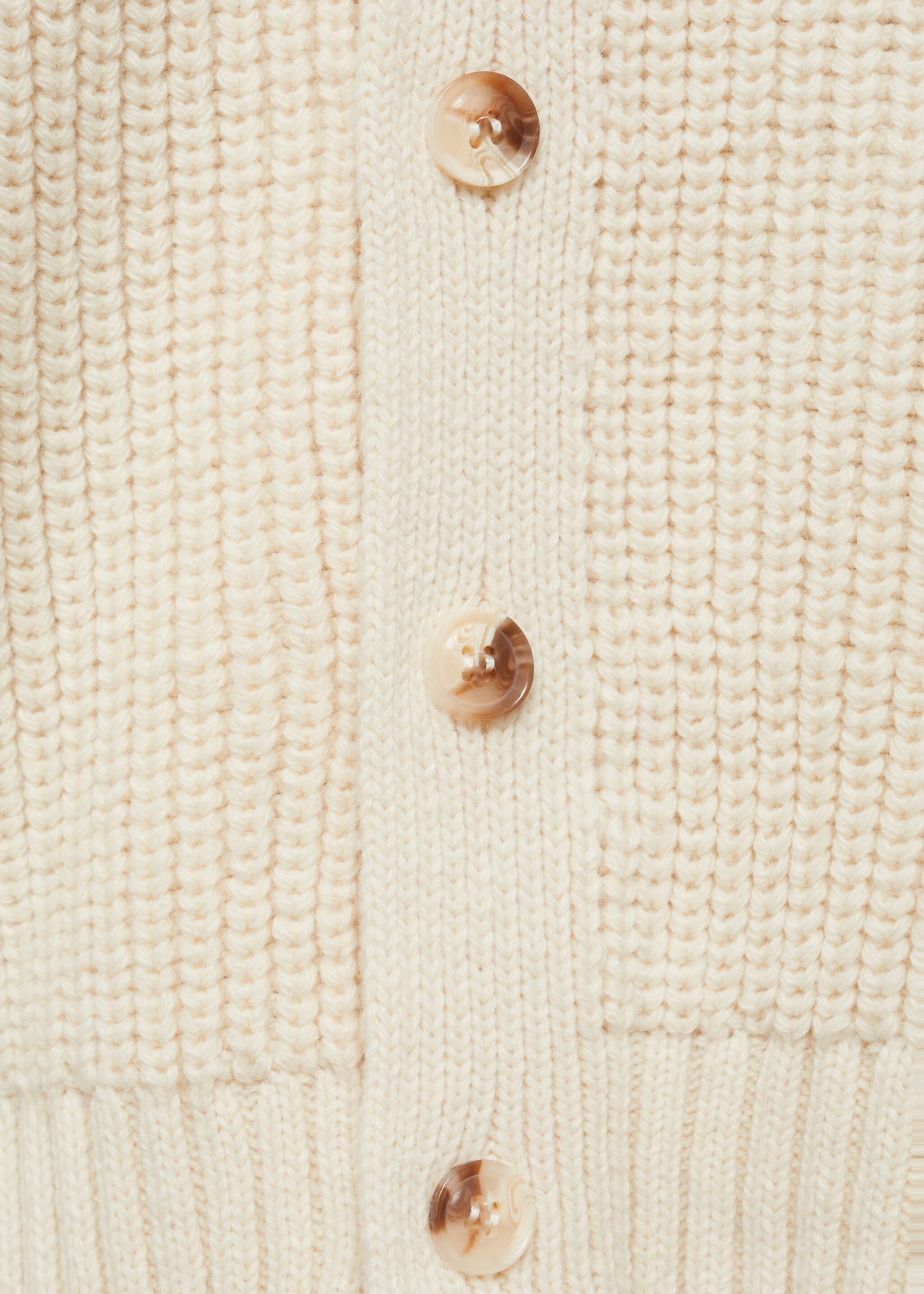 Geknöpfter Pullover mit Trichterkragen - Detail des Artikels 0, Ecru. Ref: 77007733-00.