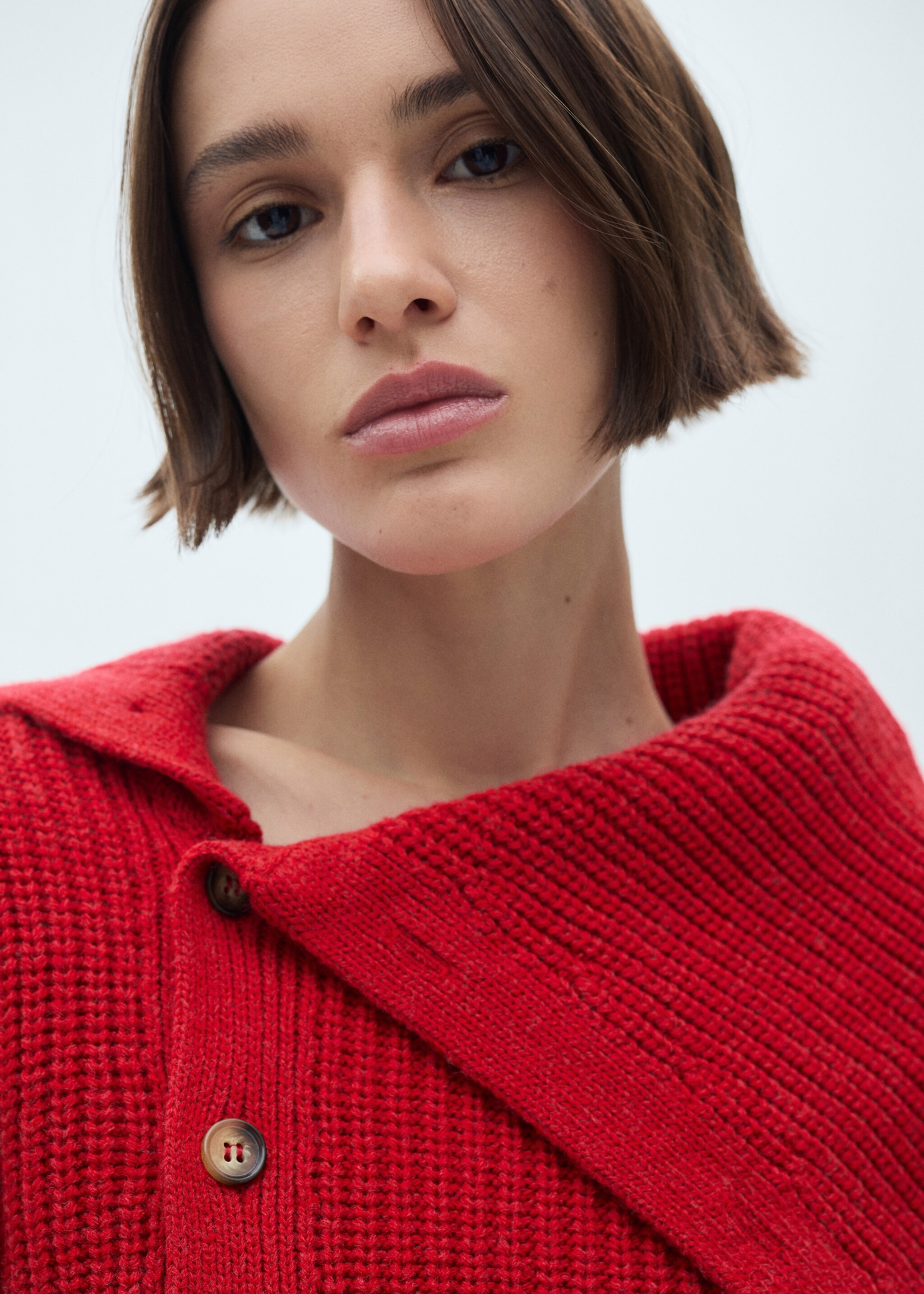 Funnel-neck sweater with buttons - Details of the article 1, Red. Ref: 77007733-00.