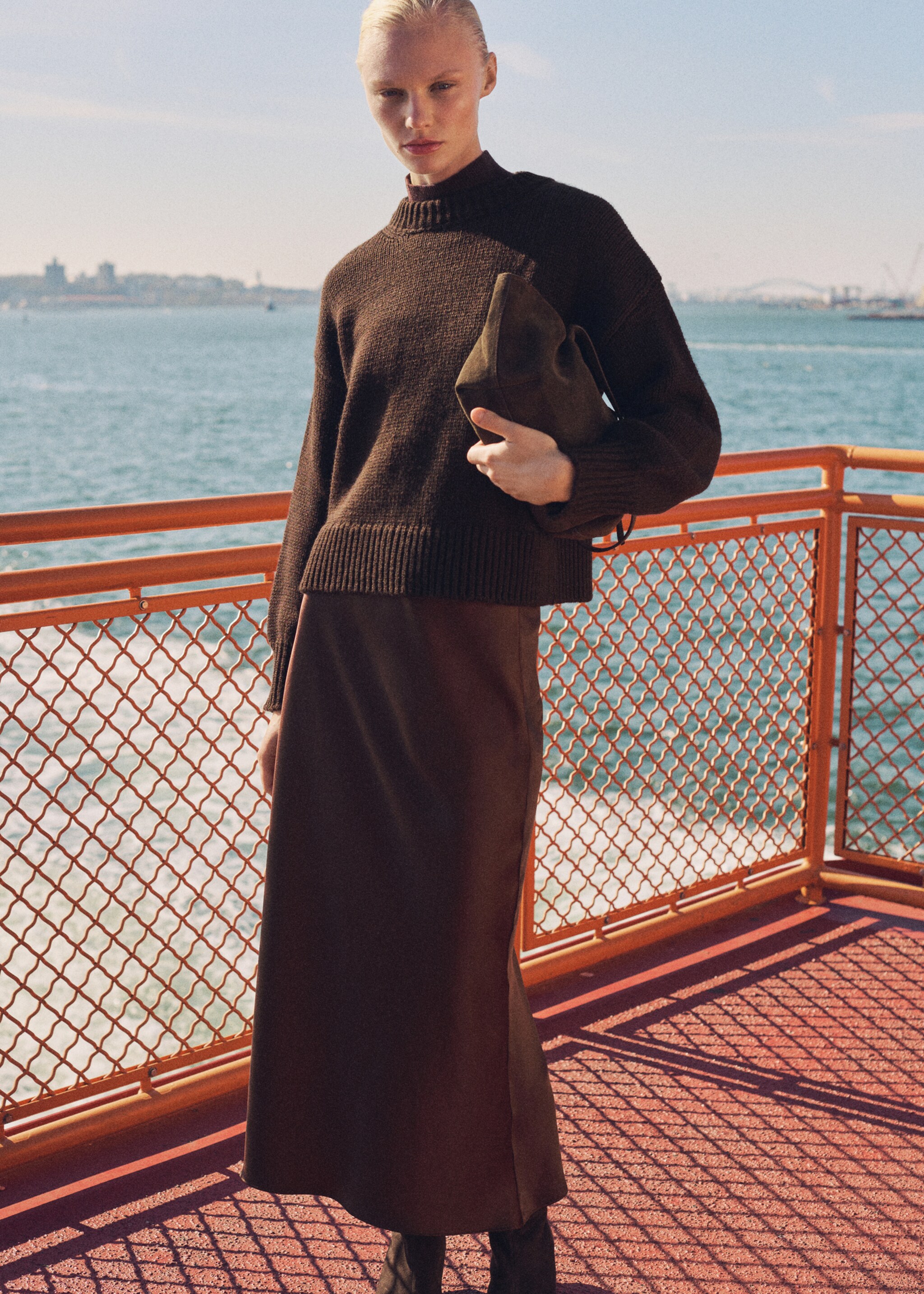 Round-neck knitted sweater - Details of the article 7, Brown. Ref: 77007734-00.