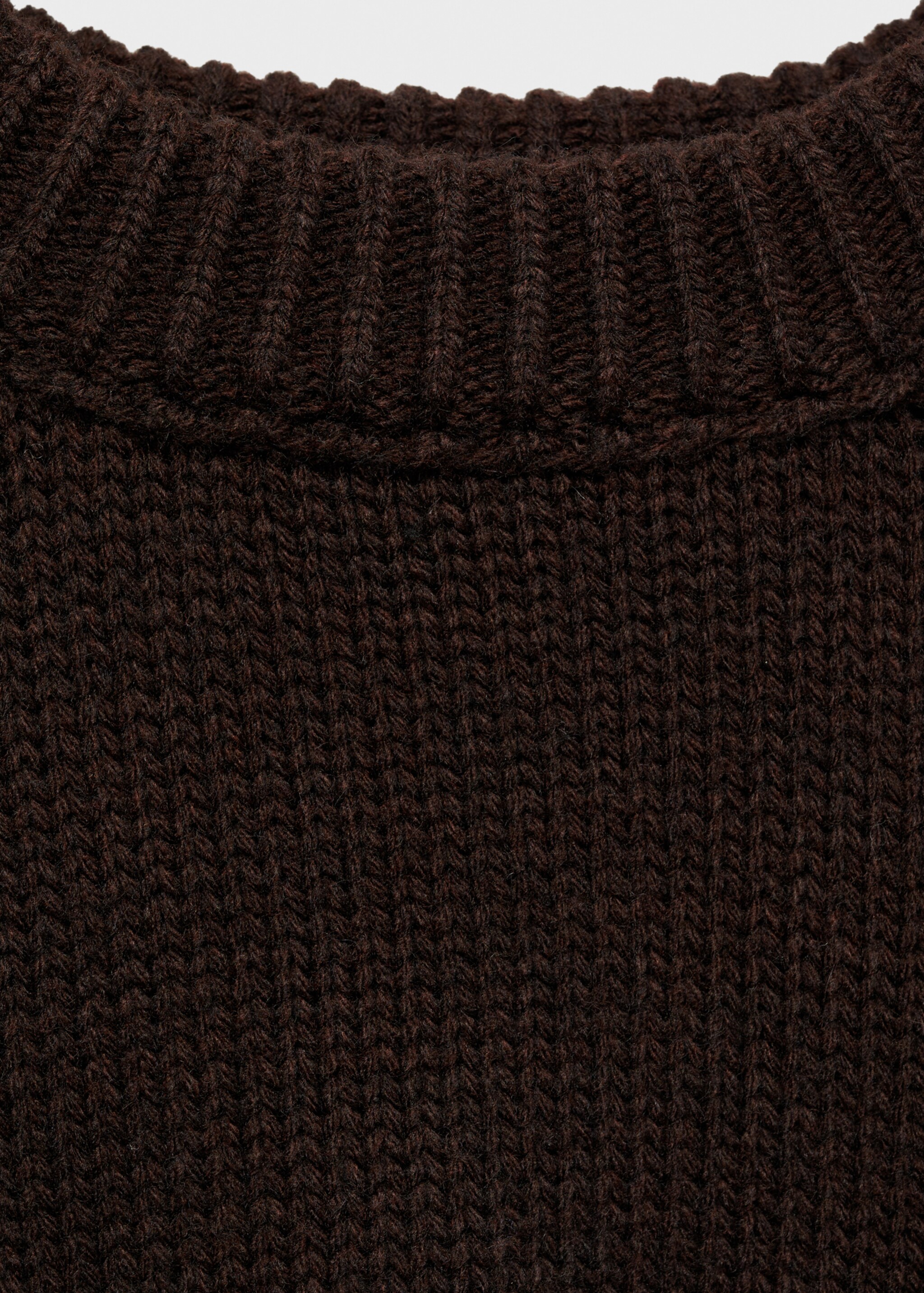 Round-neck knitted sweater - Details of the article 8, Brown. Ref: 77007734-00.
