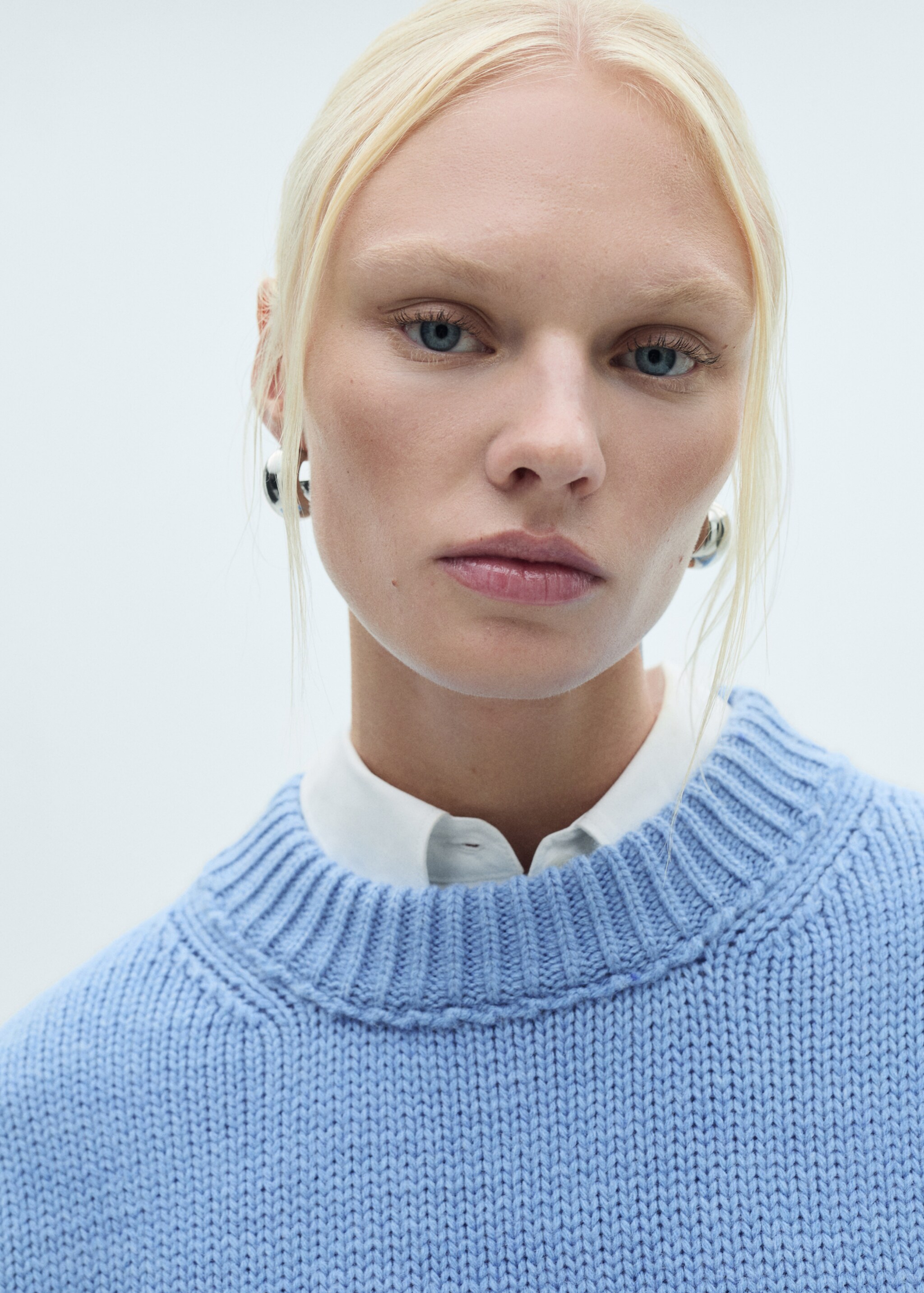 Round-neck knitted sweater - Reverse of the article, Sky Blue. Ref: 77007734-00.