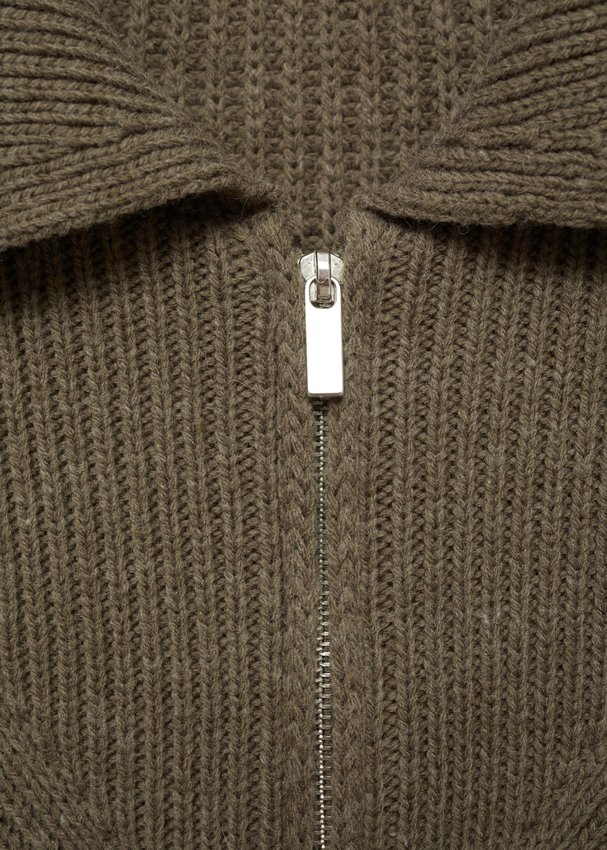 Žebrovaný svetr s límcem a zipem - Detail zboží 8, Khaki. Ref: 77007735-00.