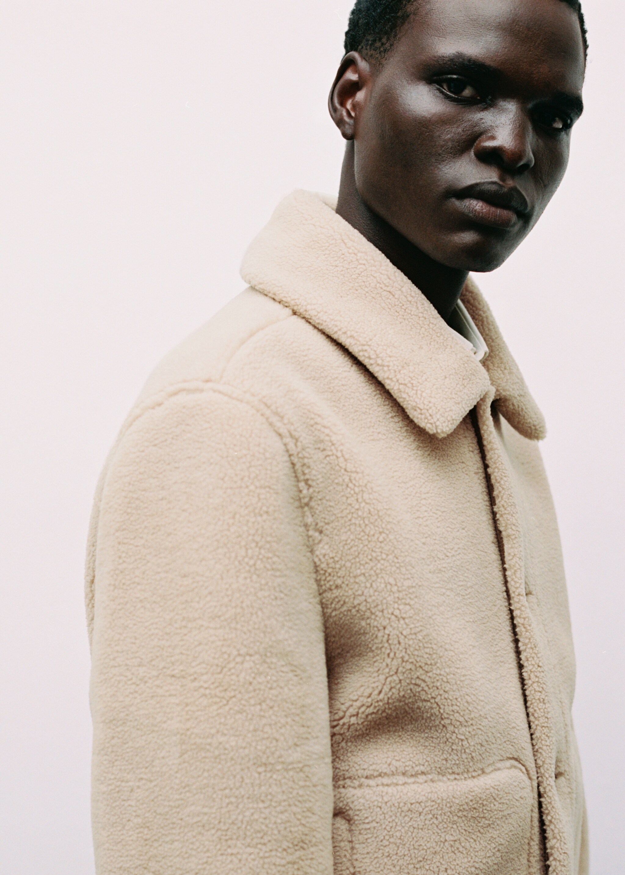 Regular fit sheepskin jacket with buttons - Details of the article 3, Ecru. Ref: 77007919-00.