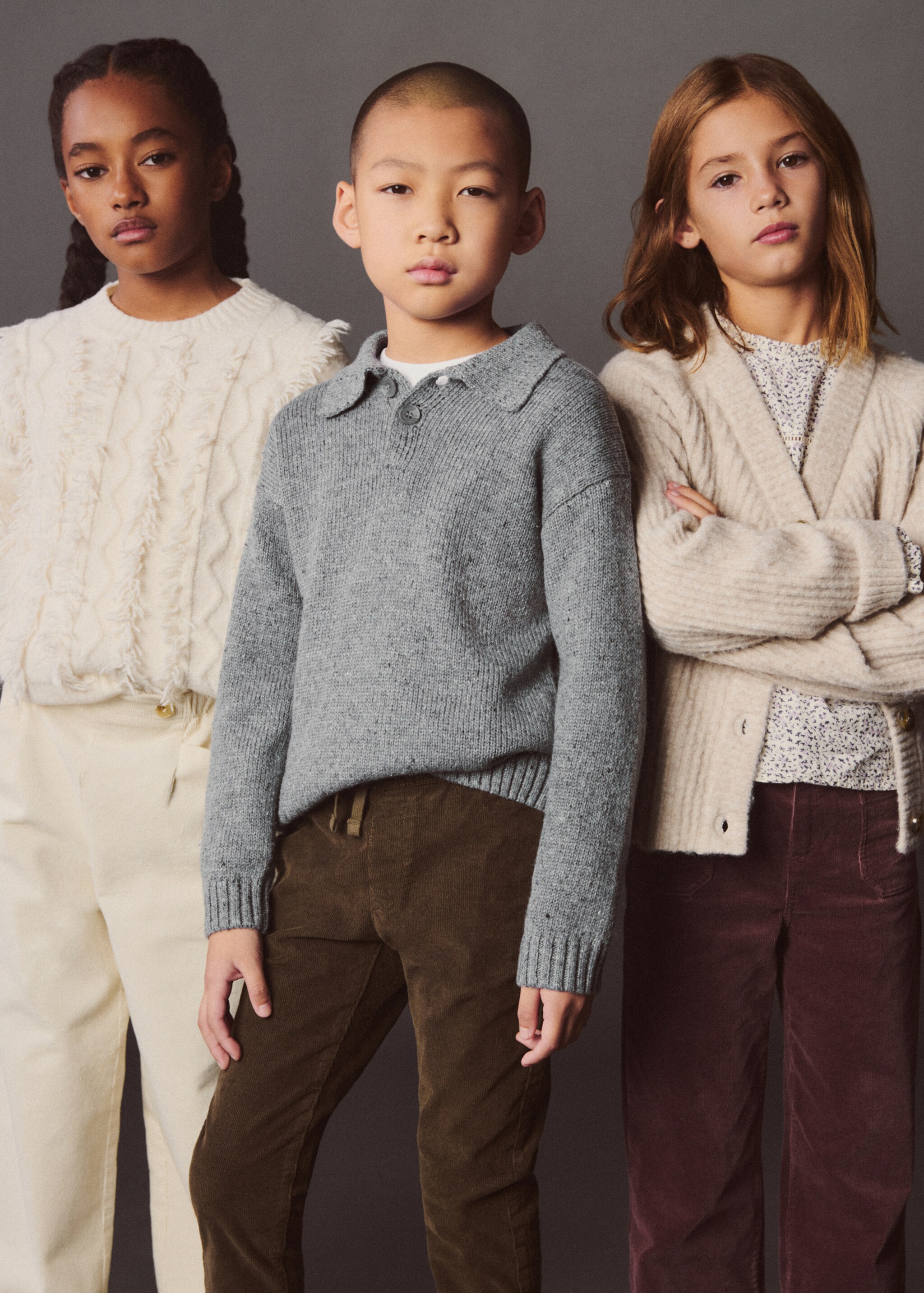 Corduroy trousers with elastic waist - Details of the article 6, Khaki. Ref: 77007935-00.