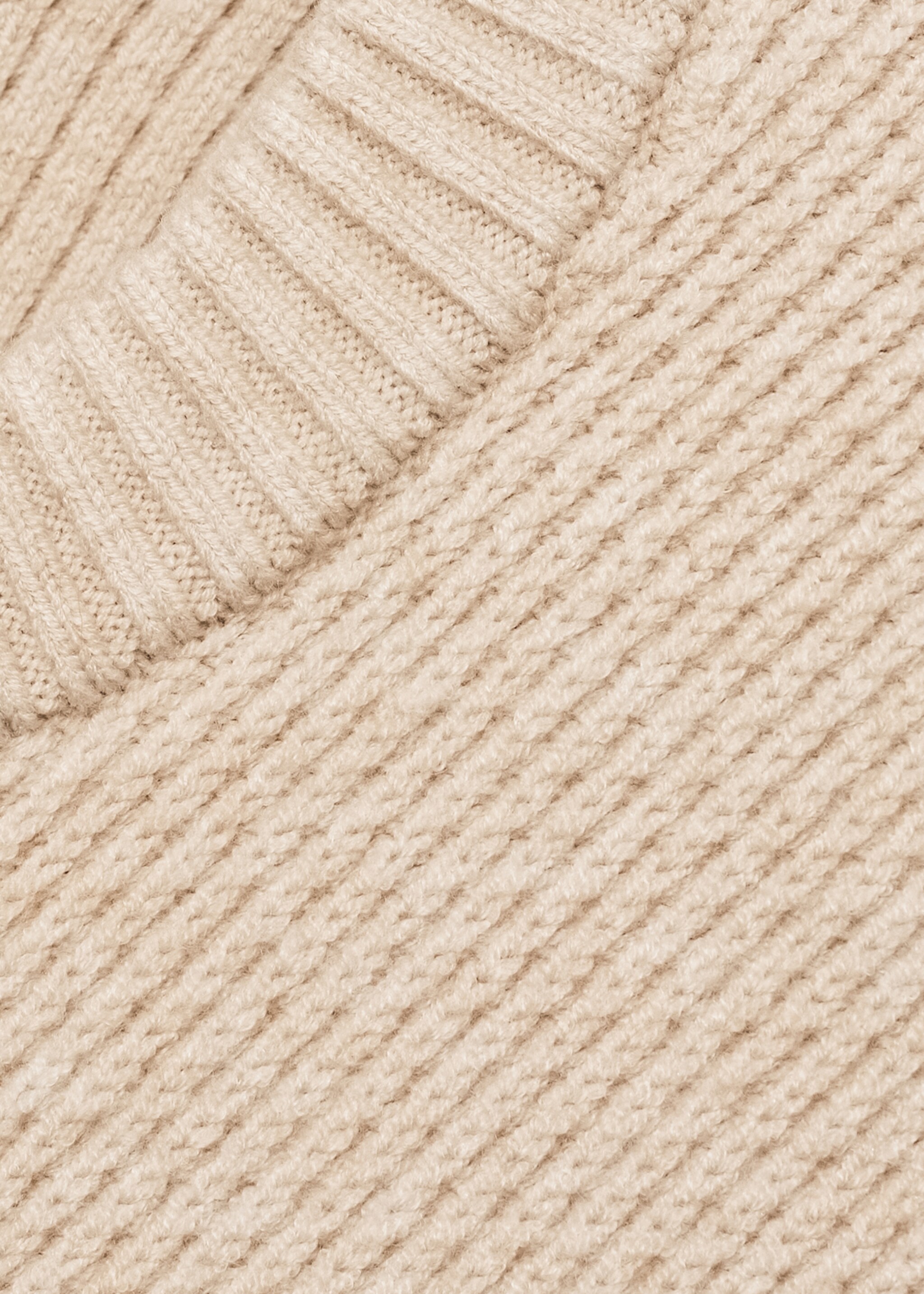Regular-fit knitted sweater - Details of the article 8, Sand. Ref: 77007939-00.