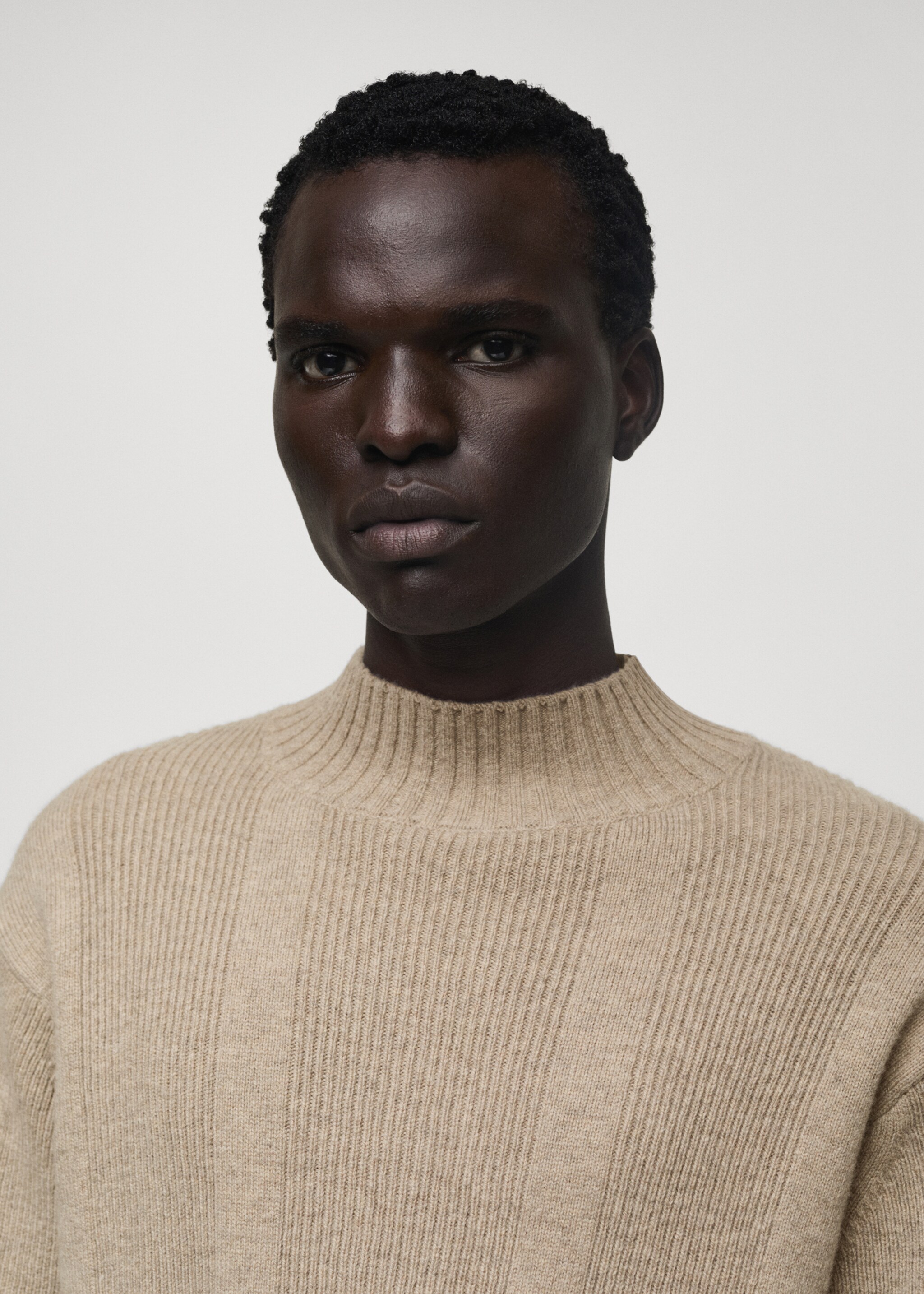 Knitted sweater with wool structure - Details of the article 1, Mink Grey. Ref: 77007946-00.