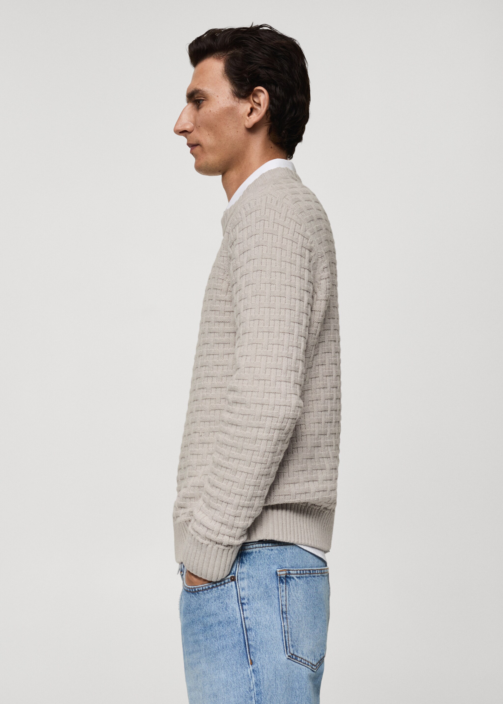 Crossed knit sweater - Details of the article 2, Sand. Ref: 77007949-00.