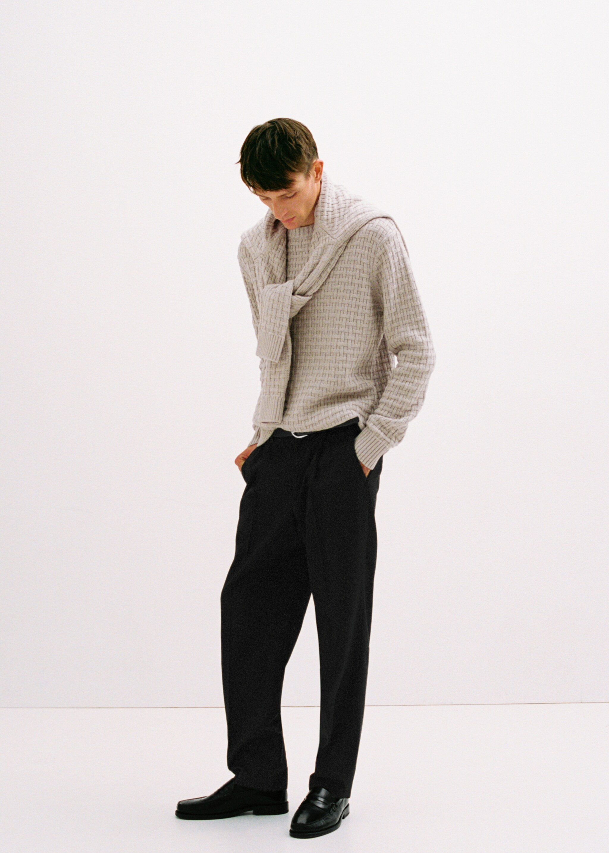 Crossed knit sweater - Details of the article 3, Sand. Ref: 77007949-00.