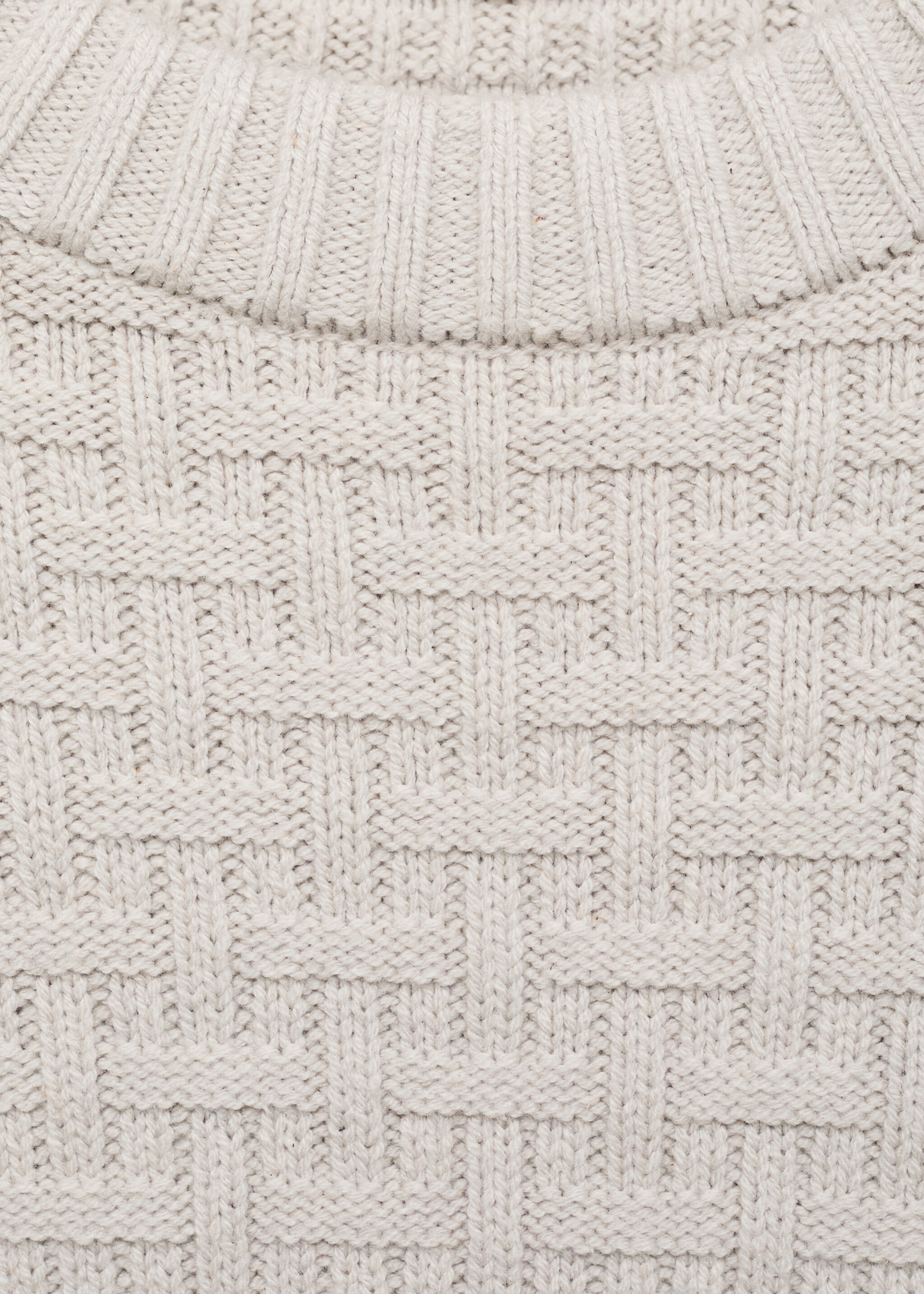 Crossed knit sweater - Details of the article 8, Sand. Ref: 77007949-00.