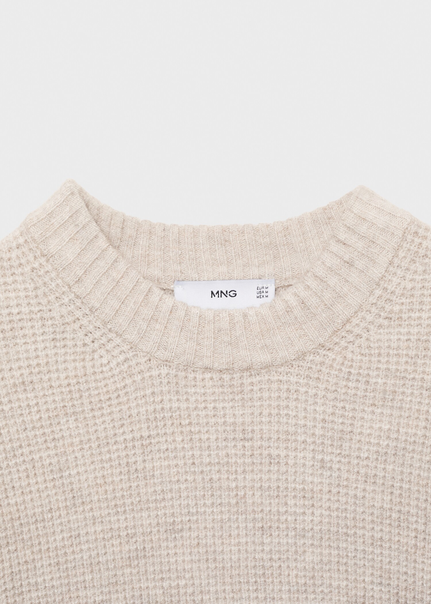 Knitted sweater with check structure - Details of the article 8