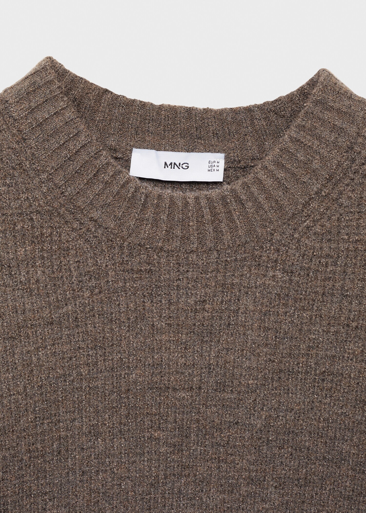 Knitted sweater with check structure - Details of the article 8