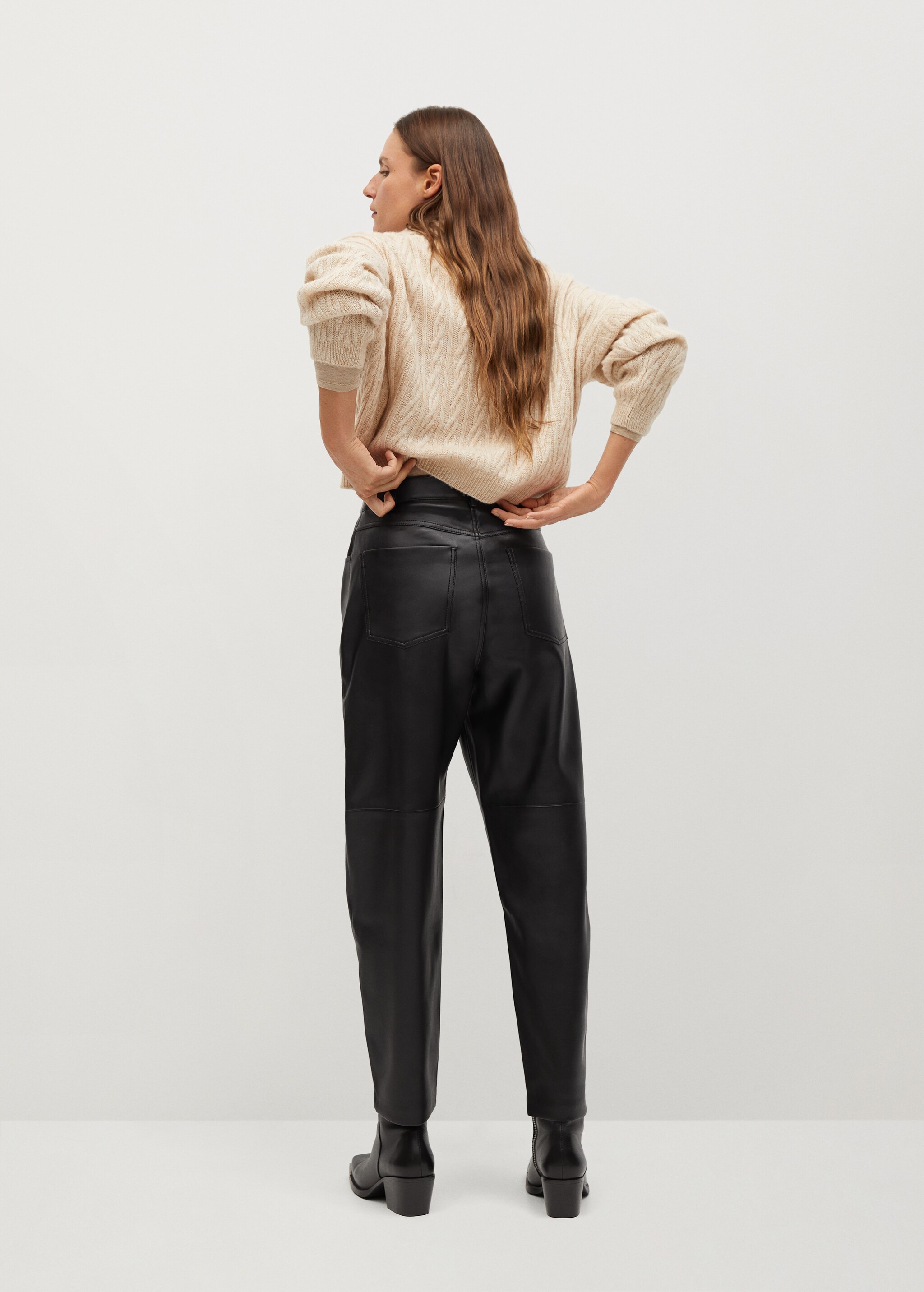Pantalón tiro alto efecto piel - Reverso del artículo