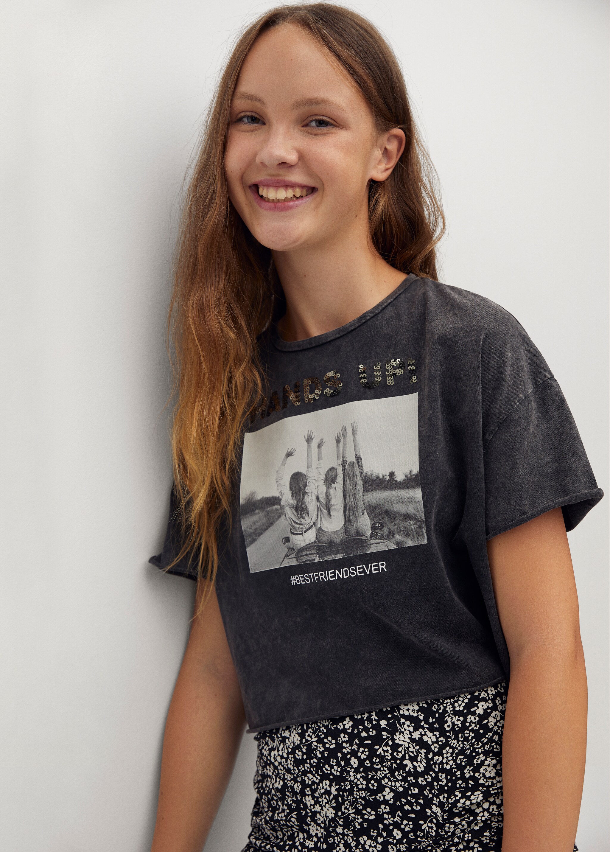 Camiseta estampada detalle lentejuelas - Plano medio