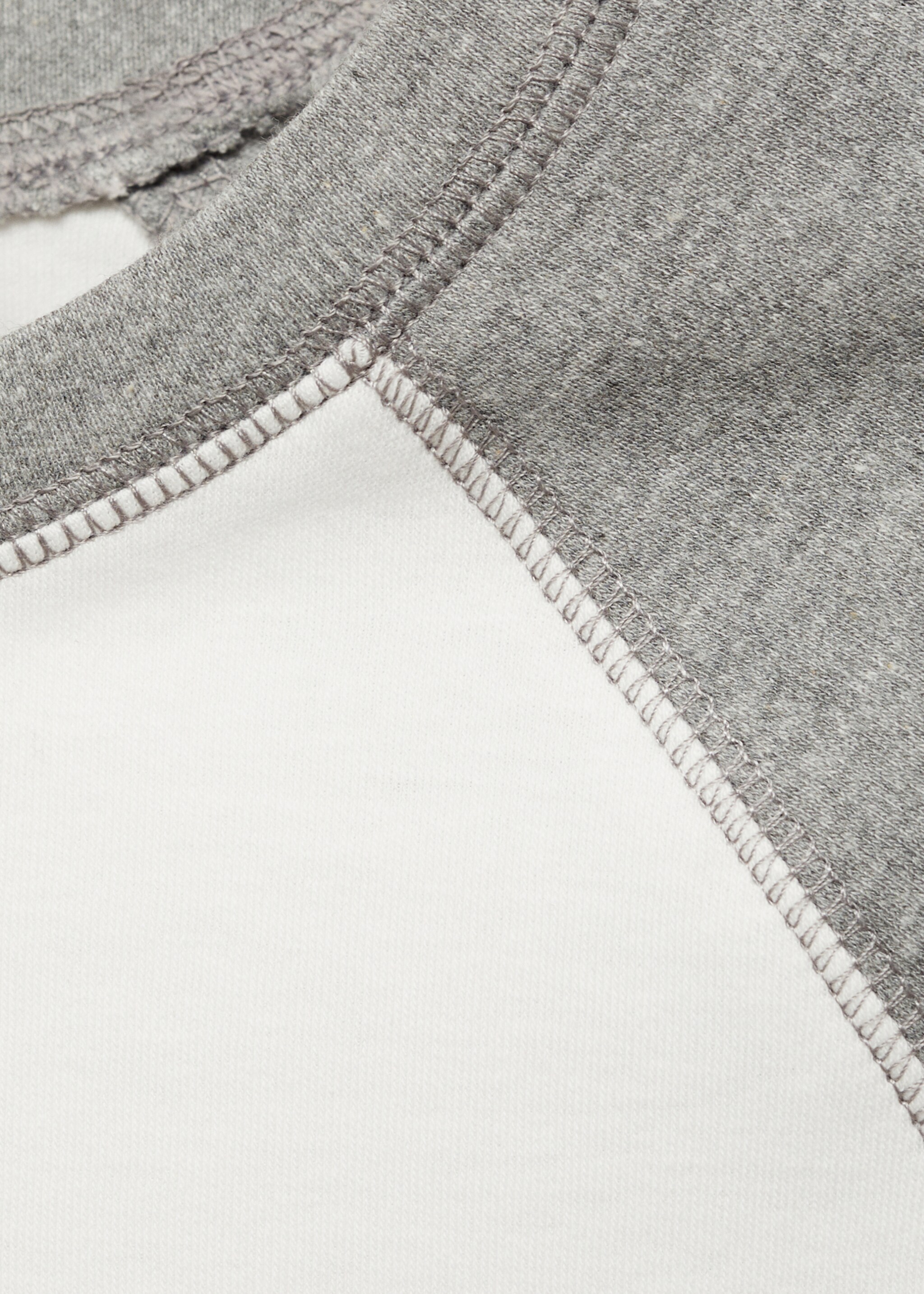 Long-sleeved t-shirt with contrast - Details of the article 8, White. Ref: 77008268-00.