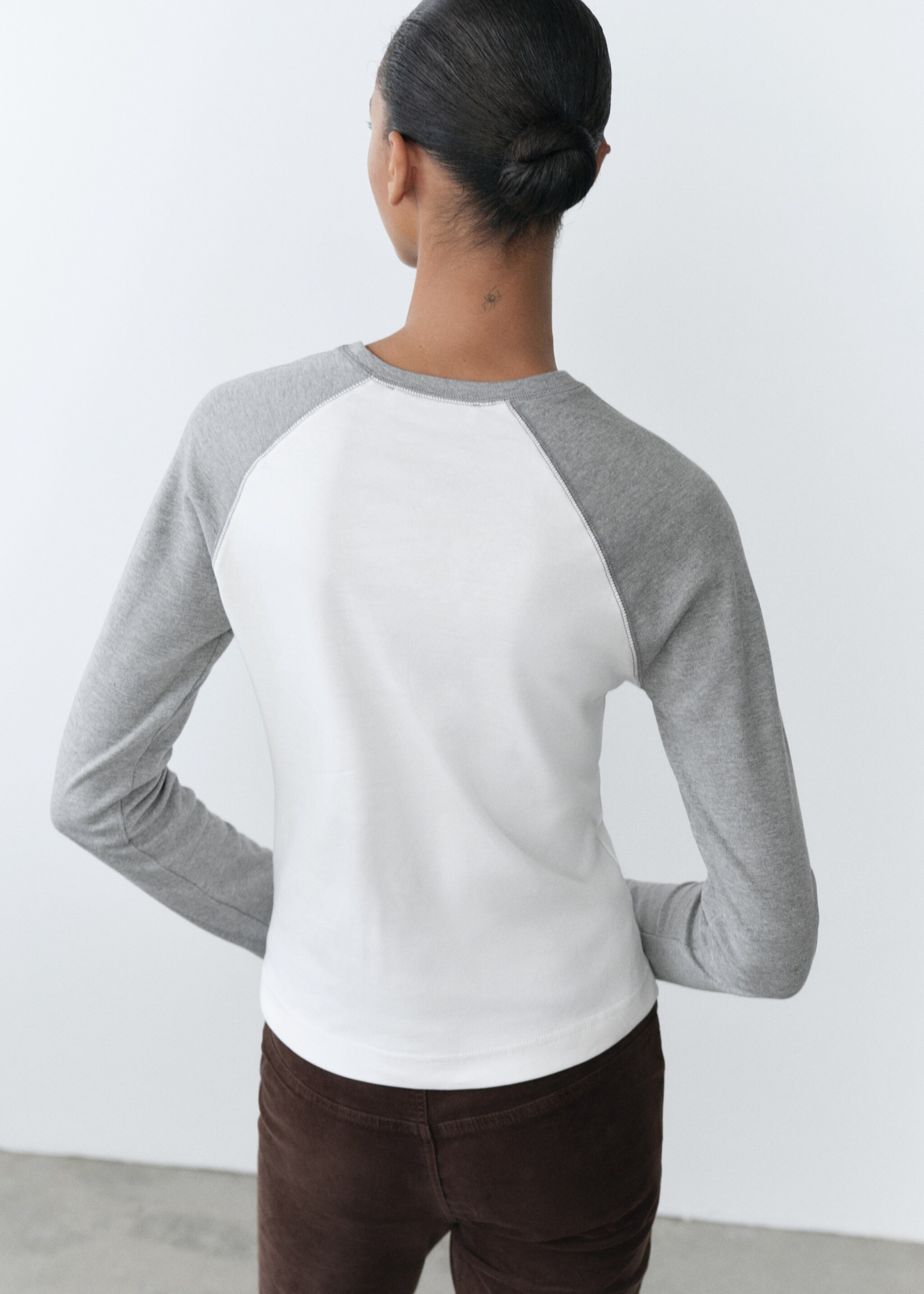 Long-sleeved t-shirt with contrast - Reverse of the article, White. Ref: 77008268-00.