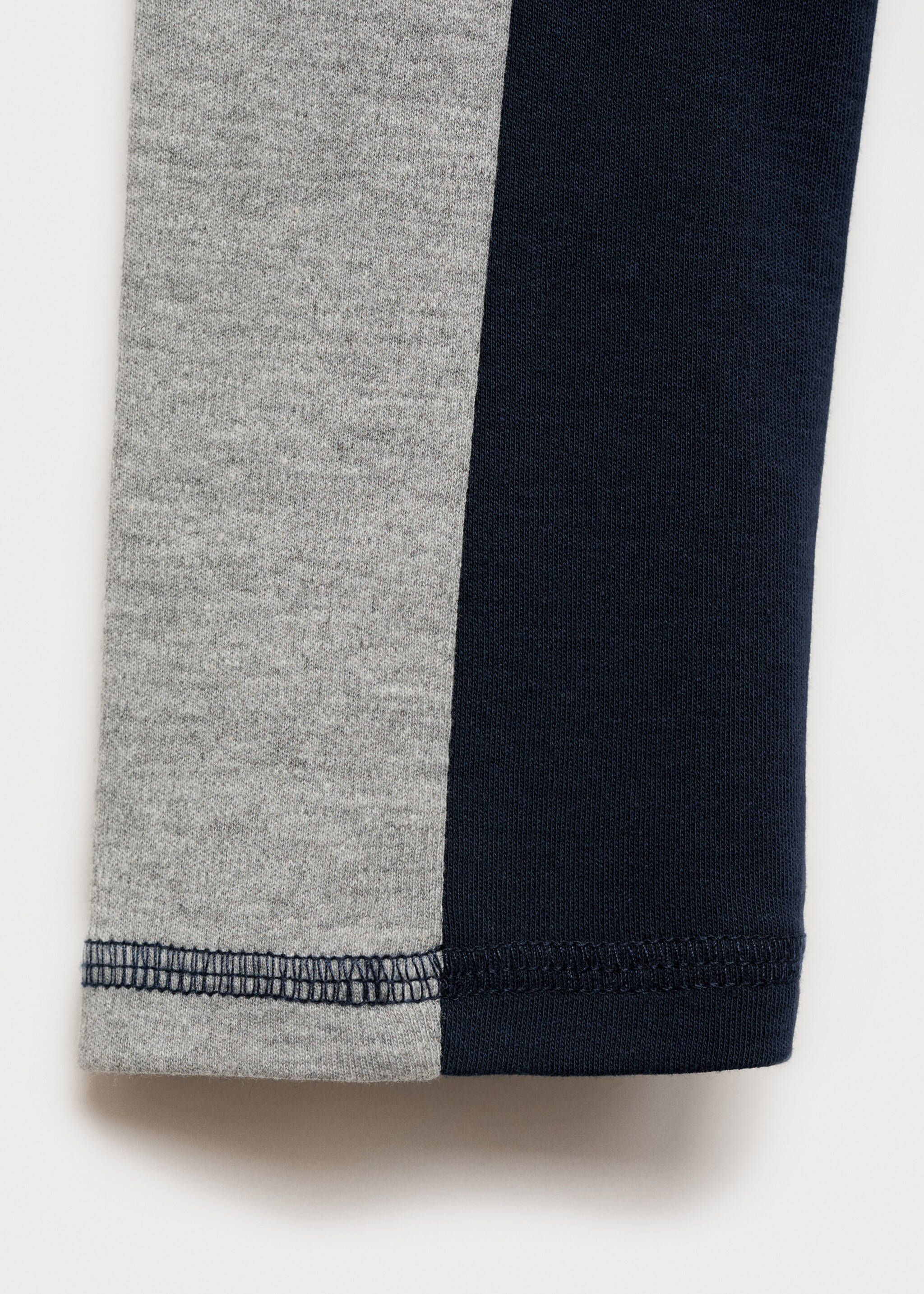 T-shirt coton empiècements contrastants - Détail de l'article 0, Gris. Ref: 77008269-00.