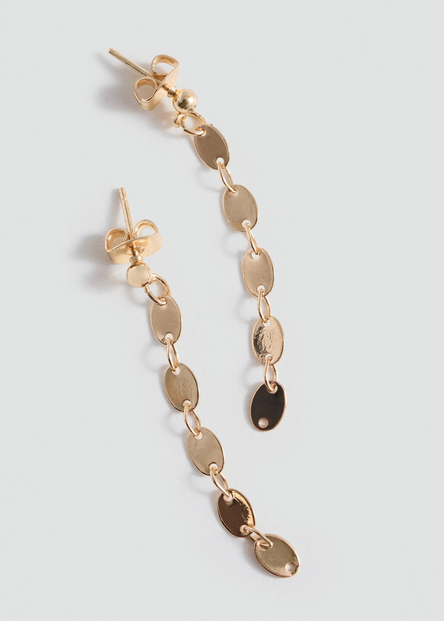 Boucles d’oreilles pendantes - Plan moyen