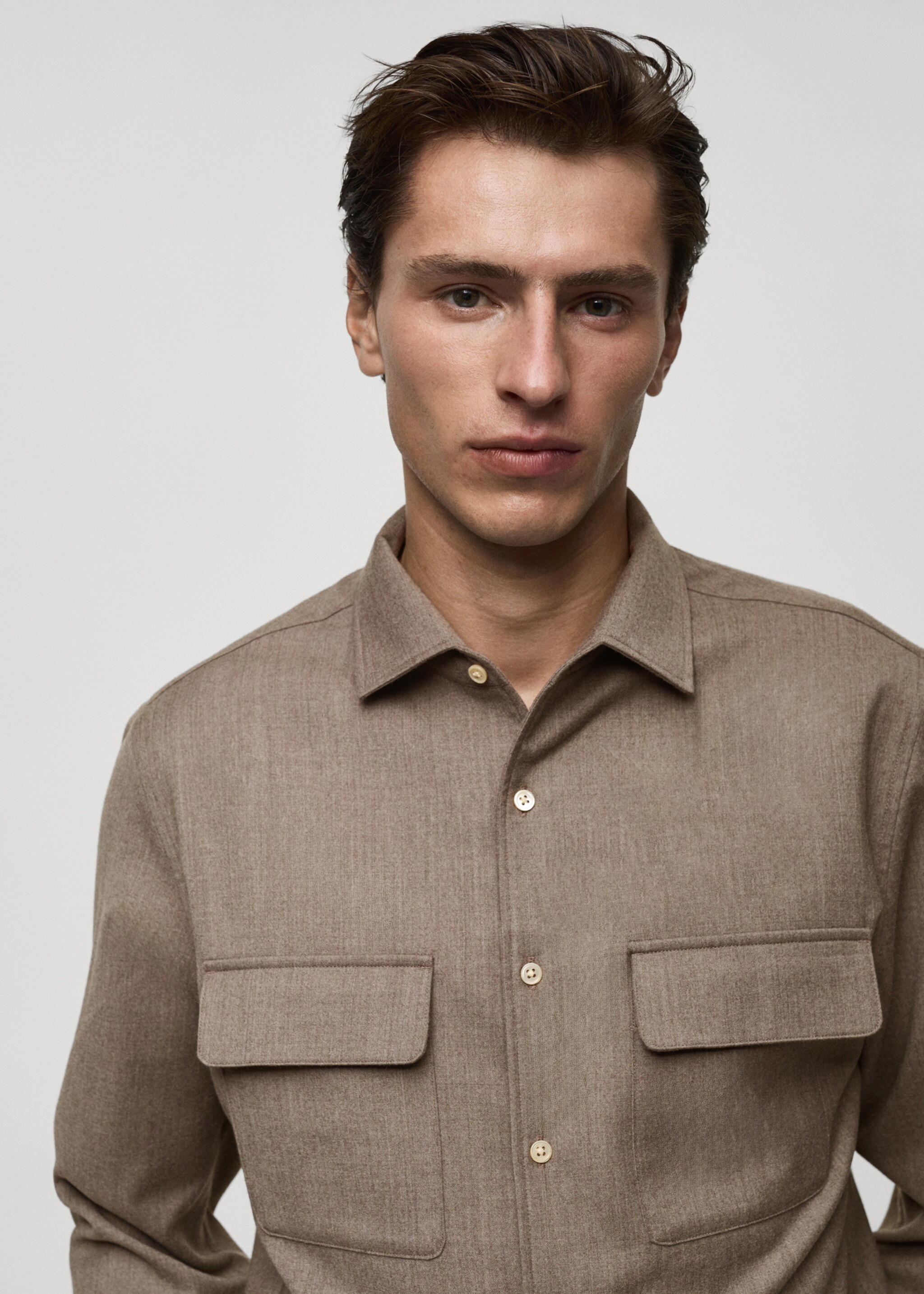 100% wool shirt with pockets - Details of the article 1, Medium Brown. Ref: 77008634-00.