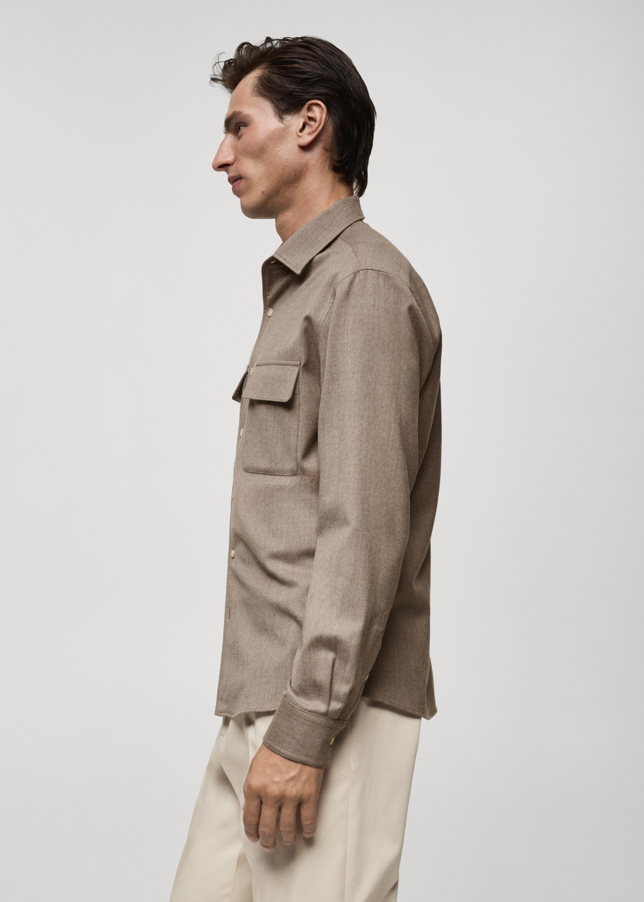 100% wool shirt with pockets - Details of the article 2, Medium Brown. Ref: 77008634-00.
