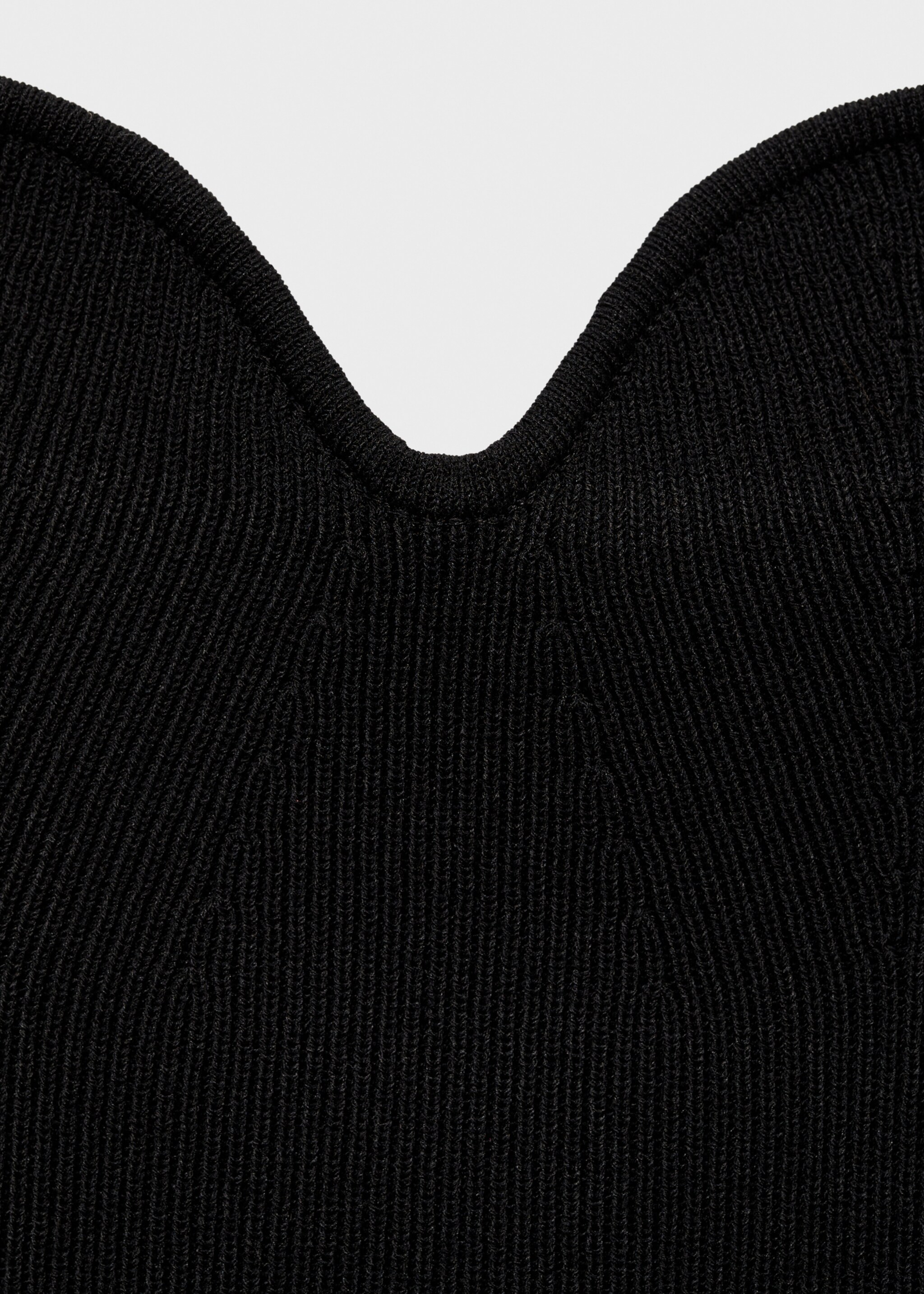Heart-neckline knitted dress - Details of the article 8, Black. Ref: 77009042-00.
