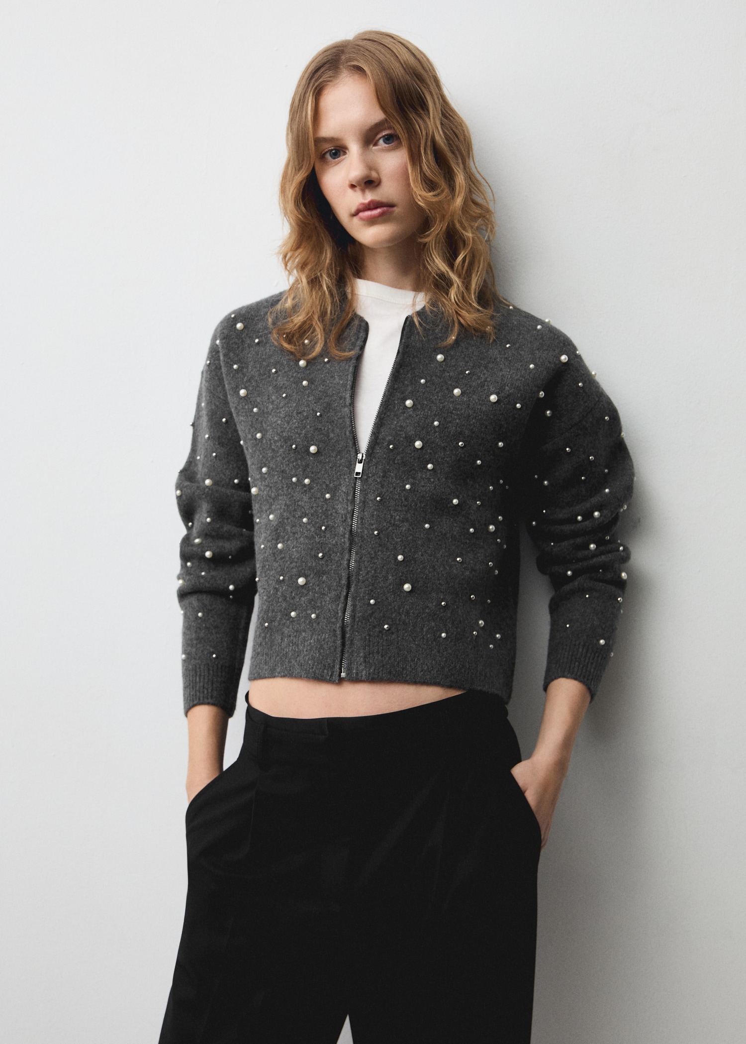 Knitted jacket with pearl details - Medium plane