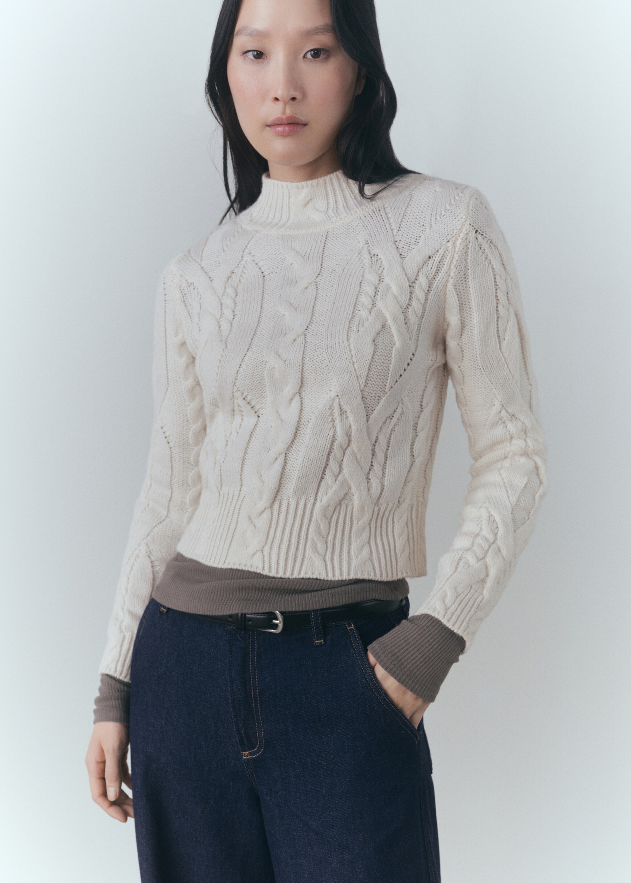Zopfmusterpullover mit halbhohem Kragen - Mittlere Ansicht, Ecru. Ref: 77009047-00.