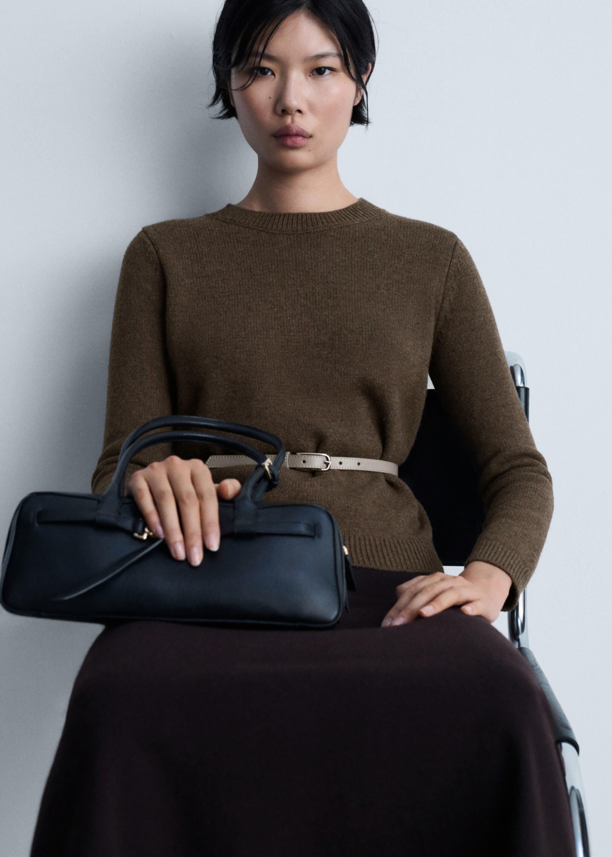 Rounded neck wool sweater - Medium plane, Chocolate. Ref: 77009067-00.