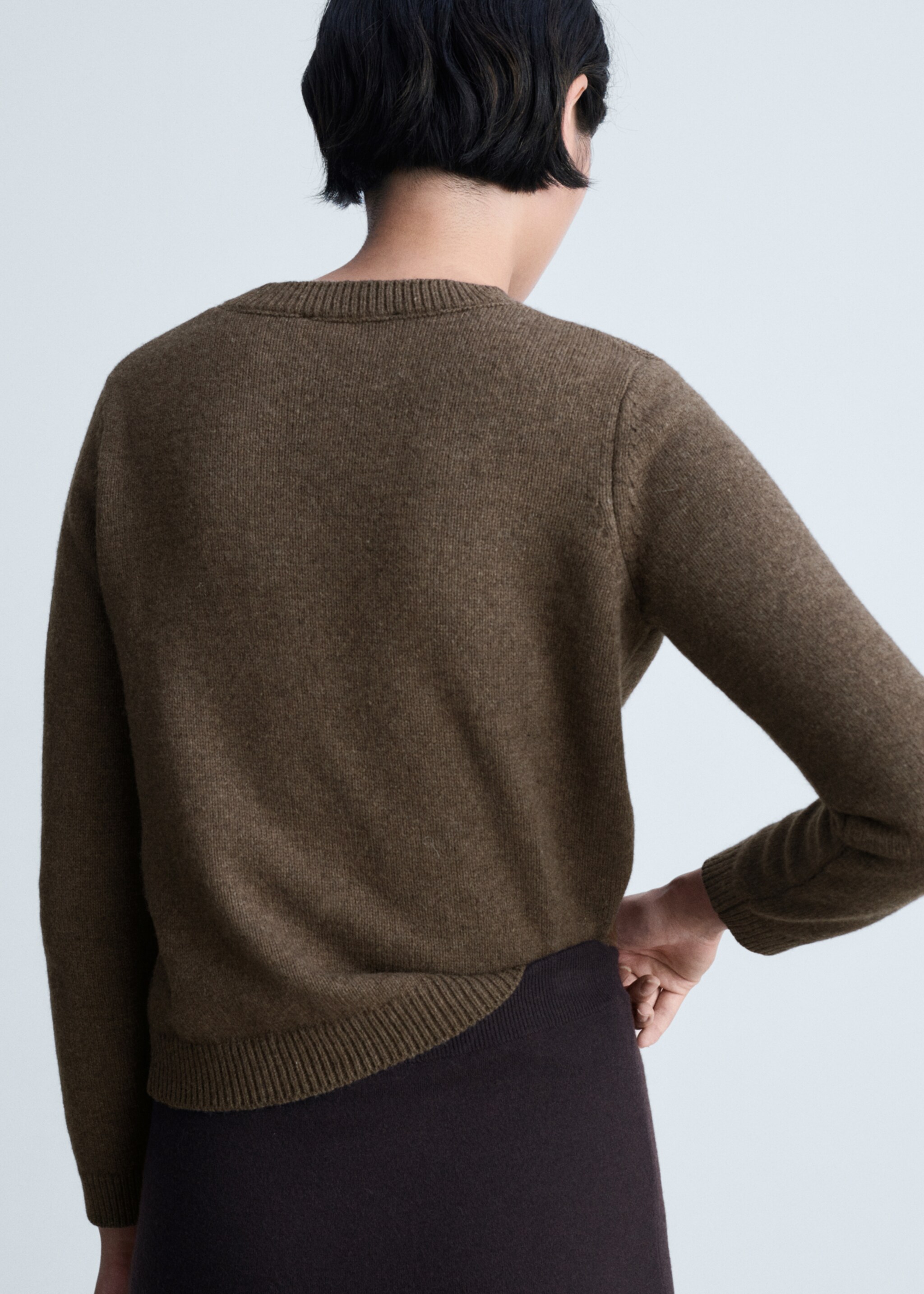 Rounded neck wool sweater - Reverse of the article, Chocolate. Ref: 77009067-00.