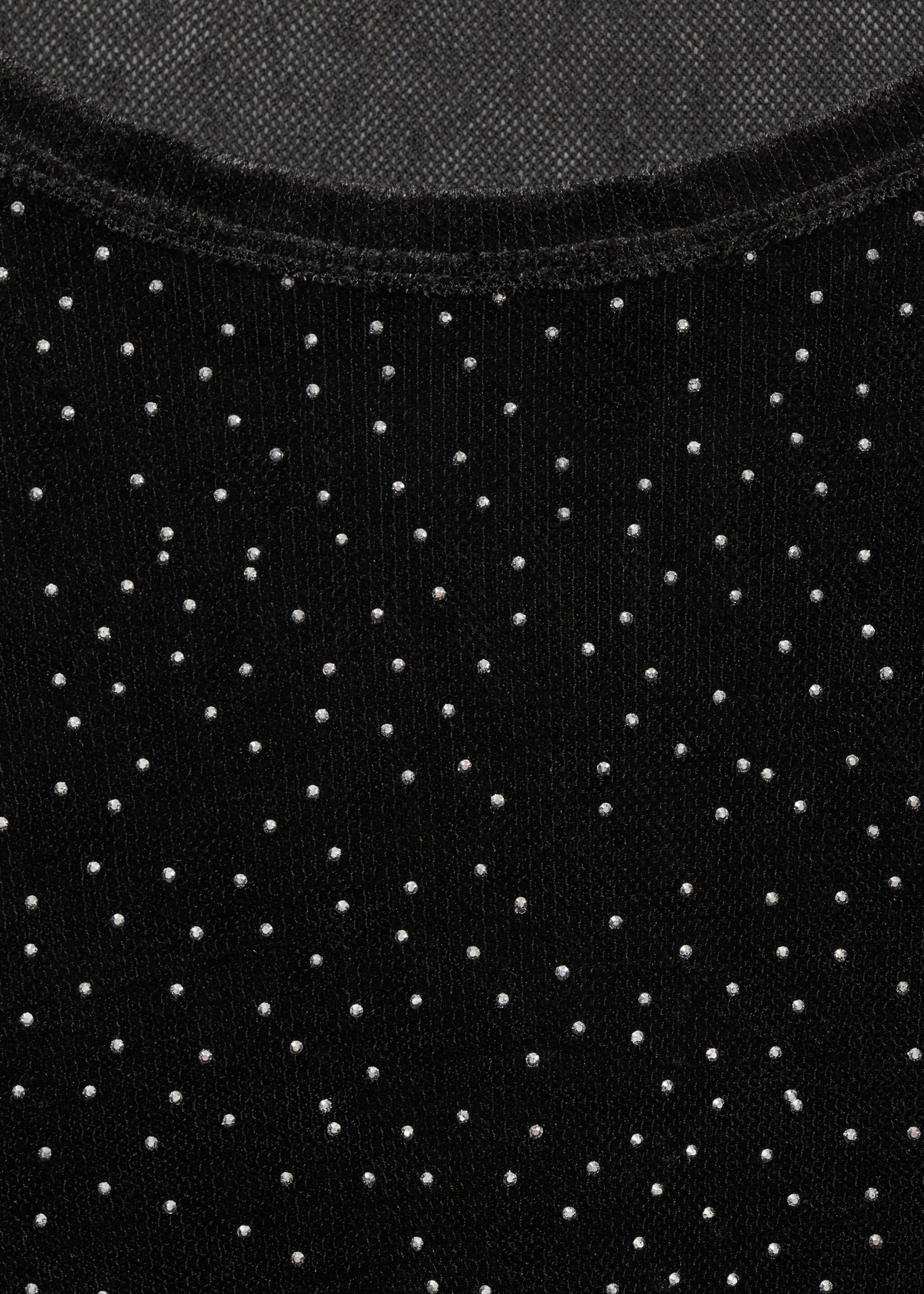 Samarreta màniga llarga detall strass - Detall de l'article 8, Negre. Ref: 77009079-00.