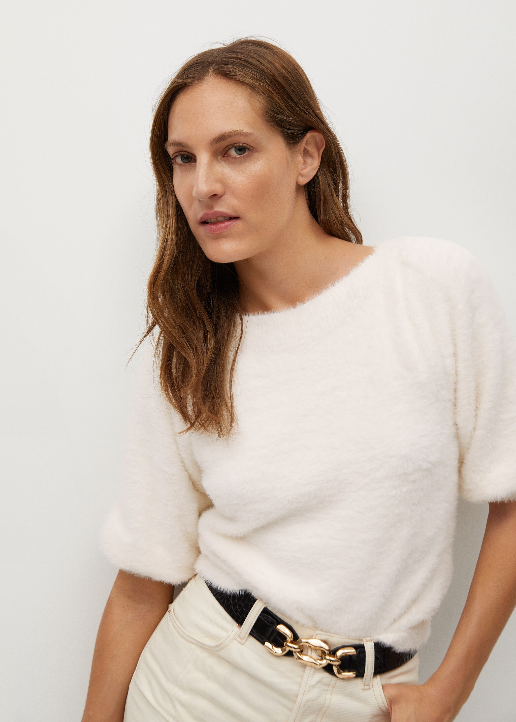 Pull-over texturé fausse fourrure - Plan moyen