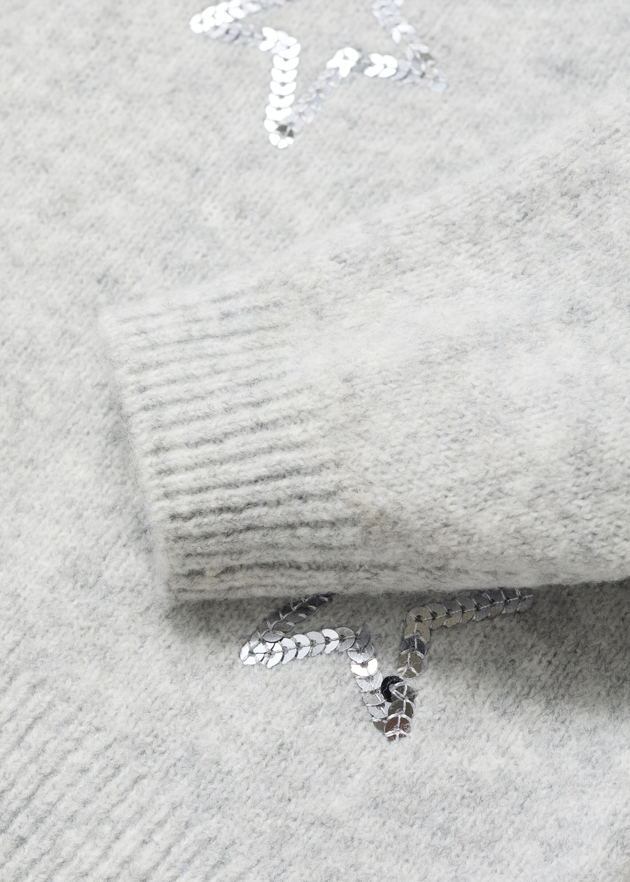 Pullover mit Pailletten-Sternen - Detail des Artikels 0, Hellgrau meliert. Ref: 77009246-00.