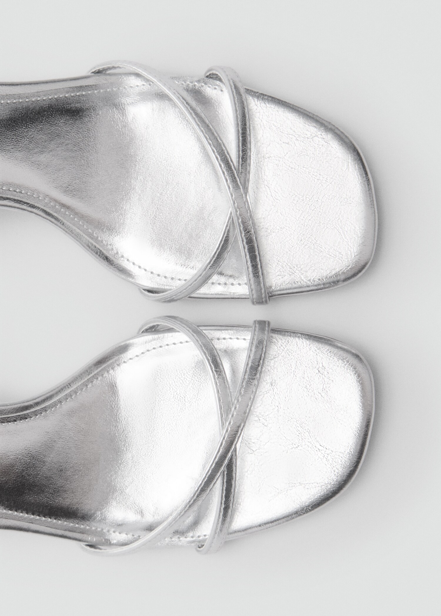 Riemen-Sandale im Metallic-Look - Detail des Artikels 2