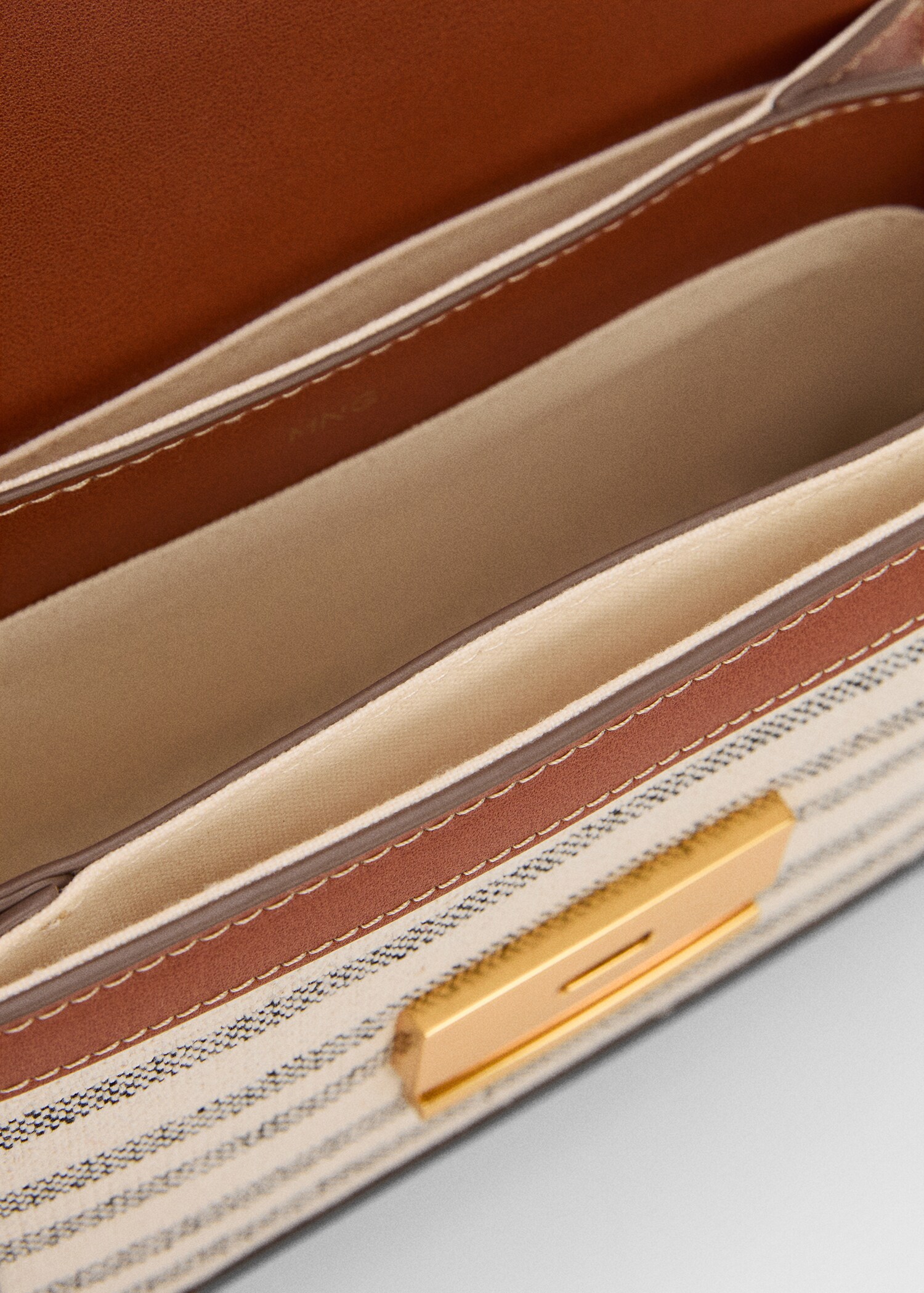 Crossbody bag with flap - Details of the article 2