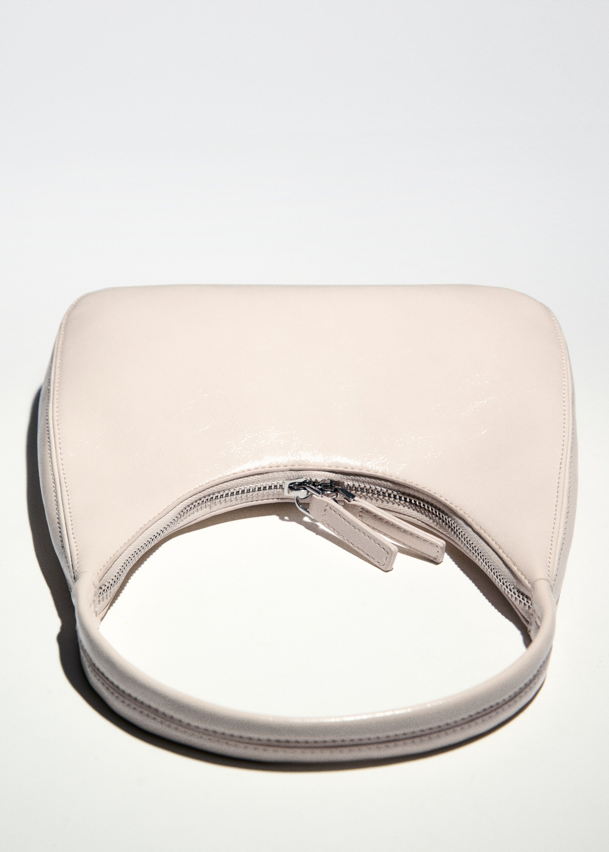 Schultertasche mit kurzem Henkel - Detail des Artikels 5, Eisgrau. Ref: 77010267-00.