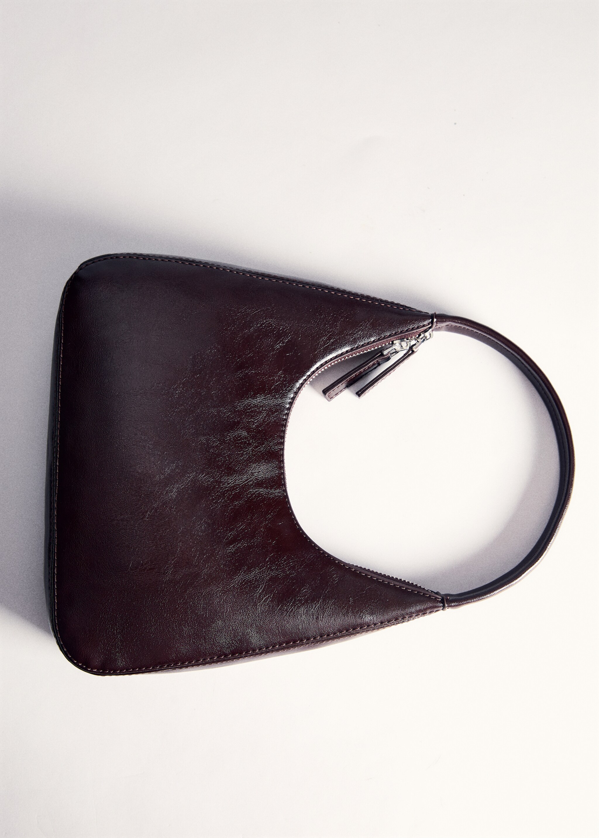 Schoudertas met kort handvat - Detail van het artikel 6, Bruin. Ref: 77010267-00.