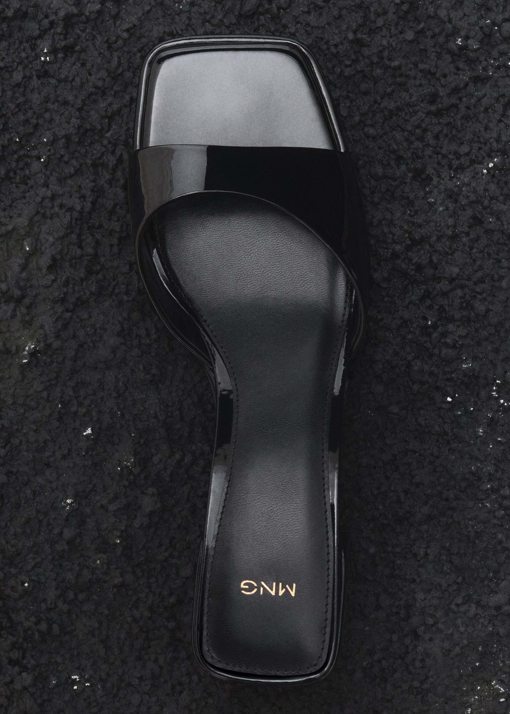 Slingback sandaal met lakleereffect - Detail van het artikel 6, Zwart. Ref: 77010270-00.