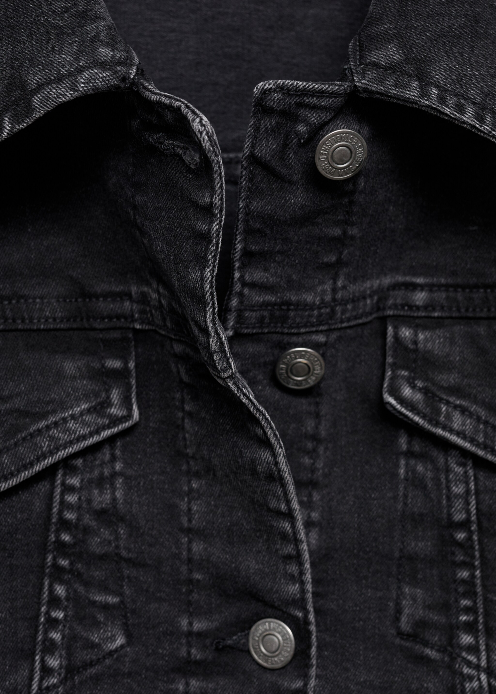 Pocketed denim jacket - Details of the article 8, Black denim. Ref: 77010283-00.