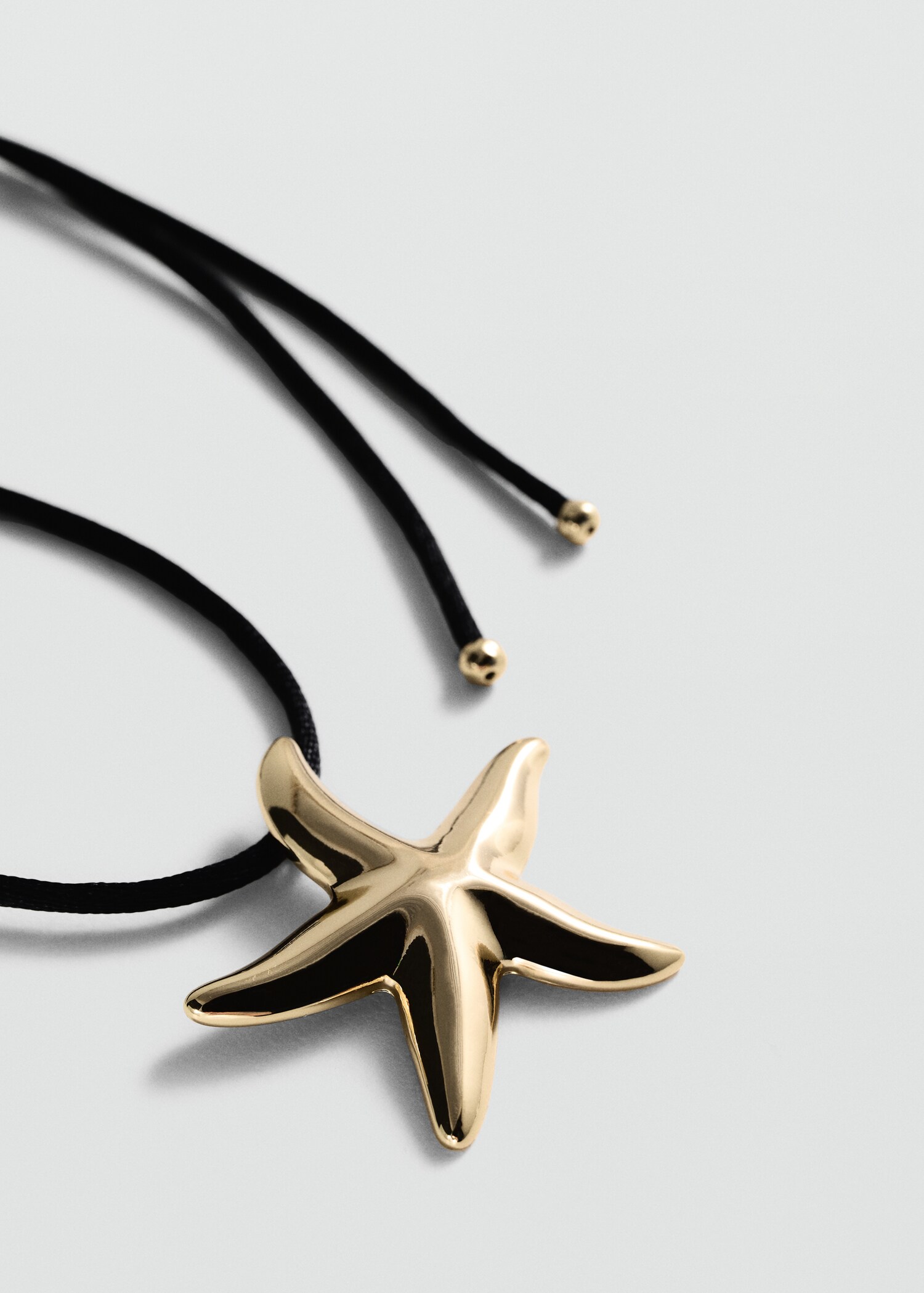 Collar cordón estrella - Plano medio