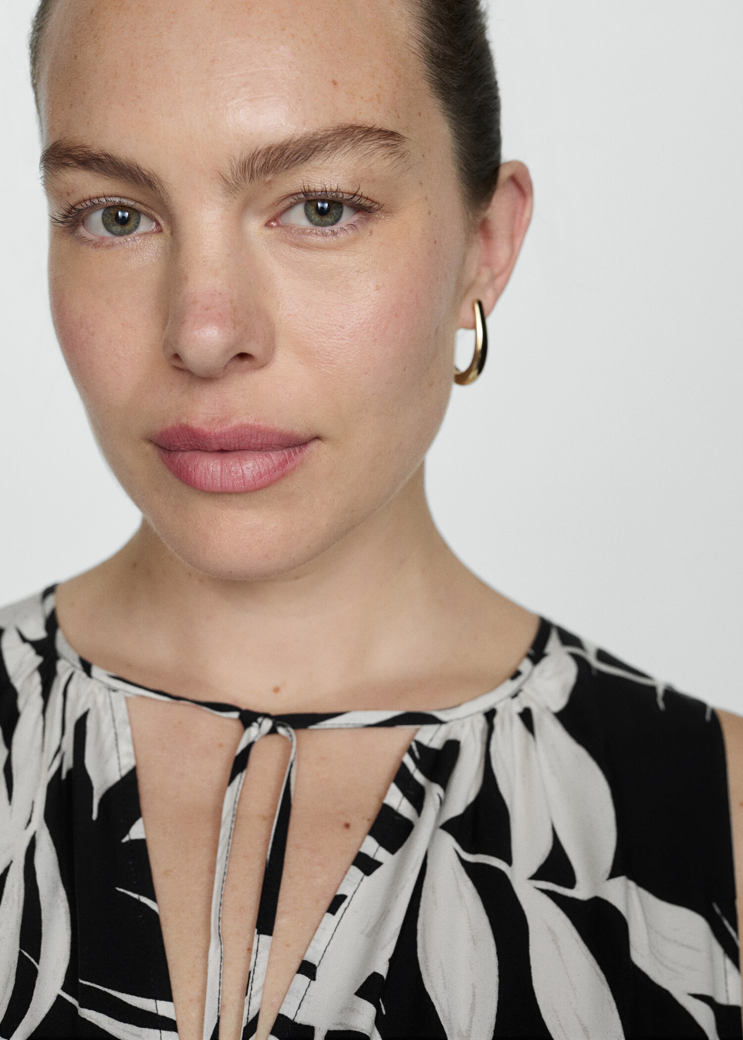 Bedrucktes Kleid mit Schleifen - Detail des Artikels 4