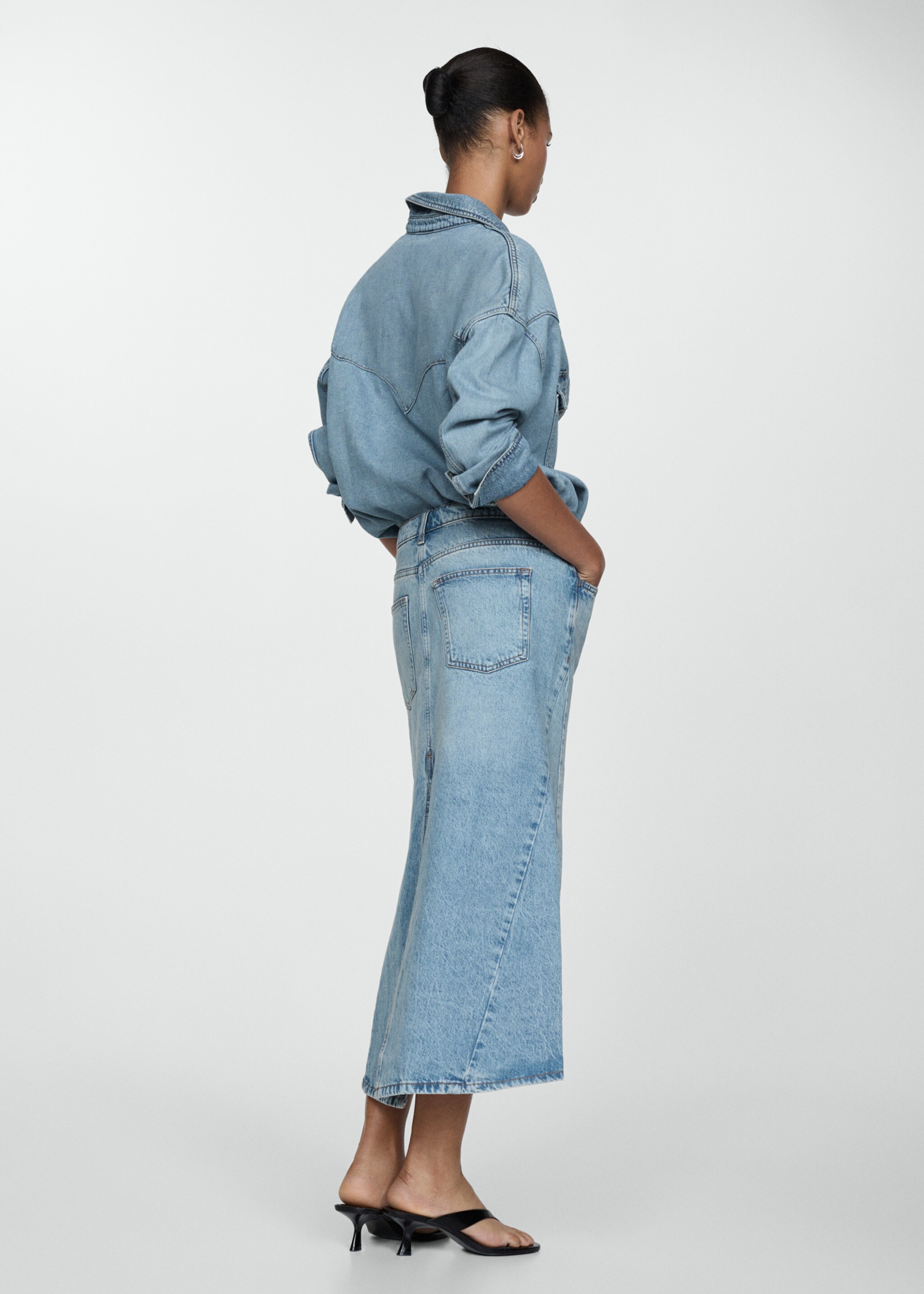 Slit denim skirt - Reverse of the article, Medium Blue. Ref: 77010372-00.
