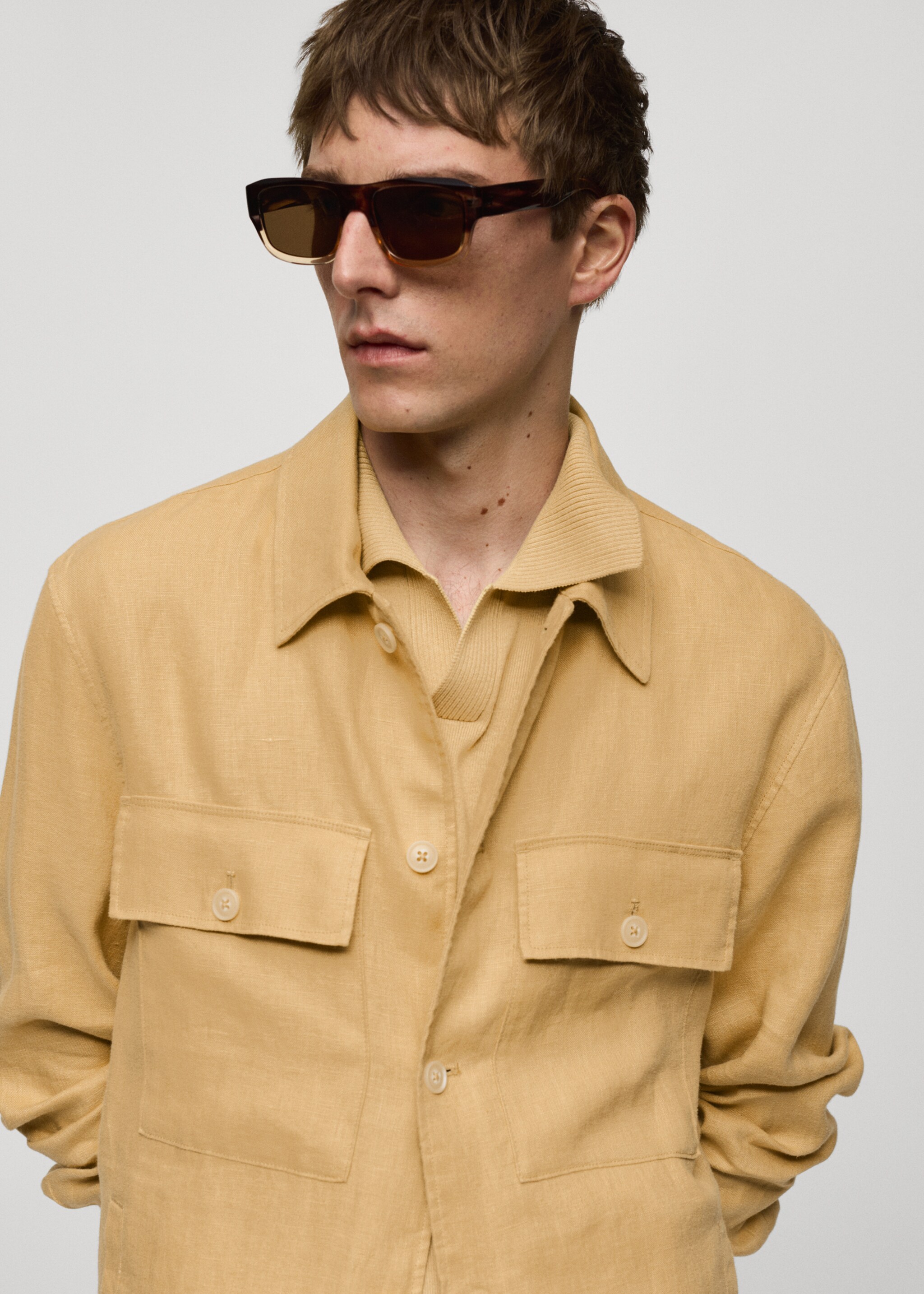 100% linen overshirt with pockets - Details of the article 1, Pastel Yellow. Ref: 77010568-00.