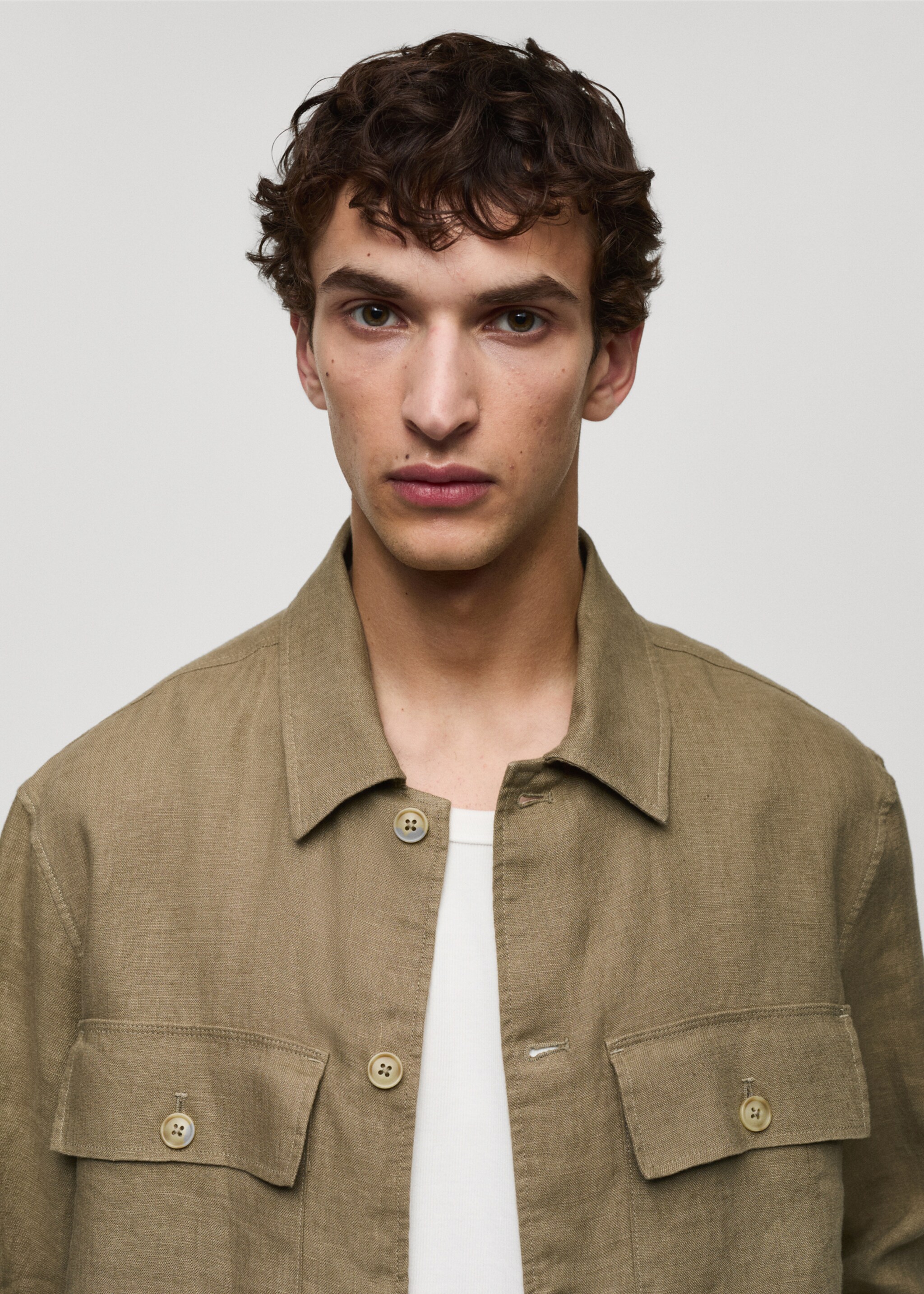 100% linen overshirt with pockets - Details of the article 1, Khaki. Ref: 77010568-00.