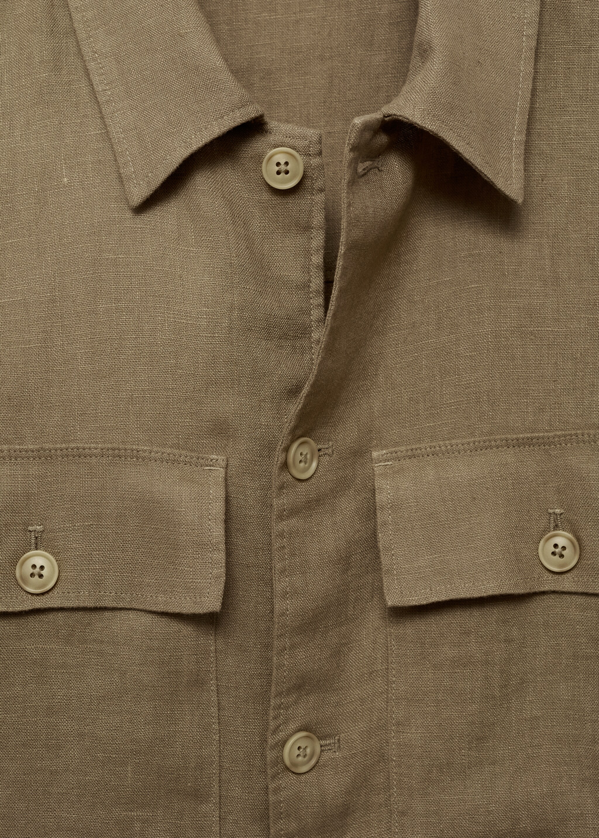100% linen overshirt with pockets - Details of the article 8, Khaki. Ref: 77010568-00.
