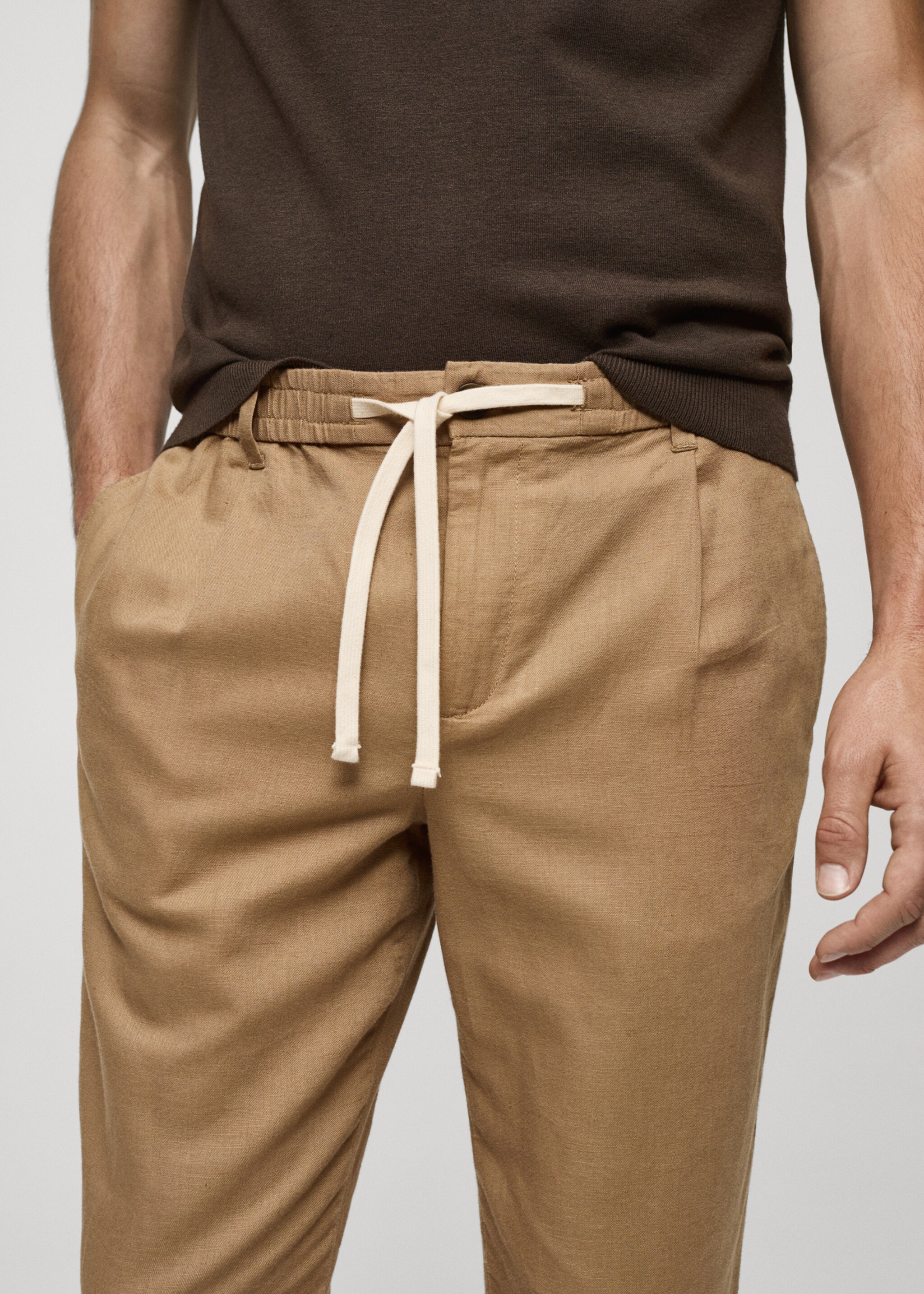 Slim-fit trousers with drawstring - Details of the article 1, Tobacco Brown. Ref: 77010569-00.