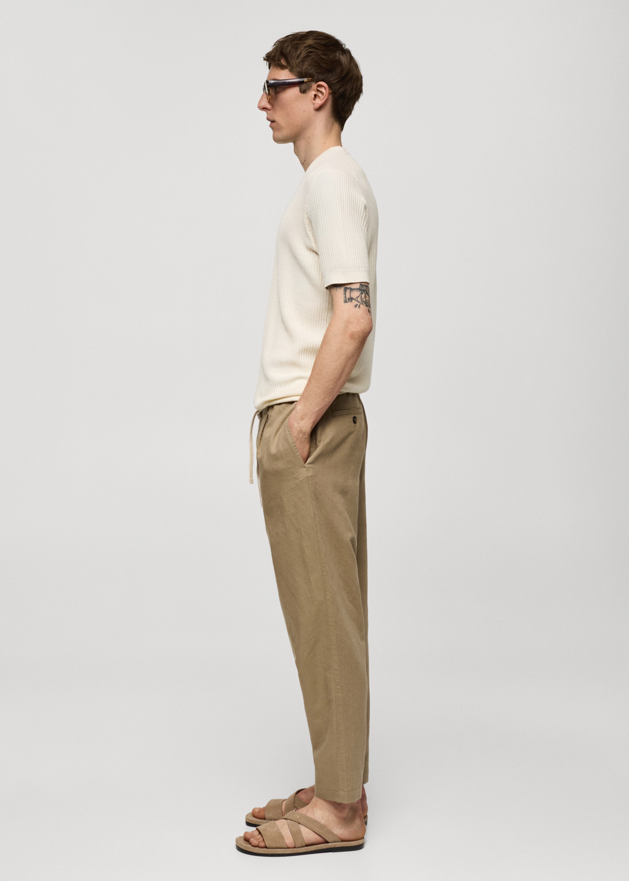 Slim-fit trousers with drawstring - Details of the article 2, Medium Green. Ref: 77010569-00.